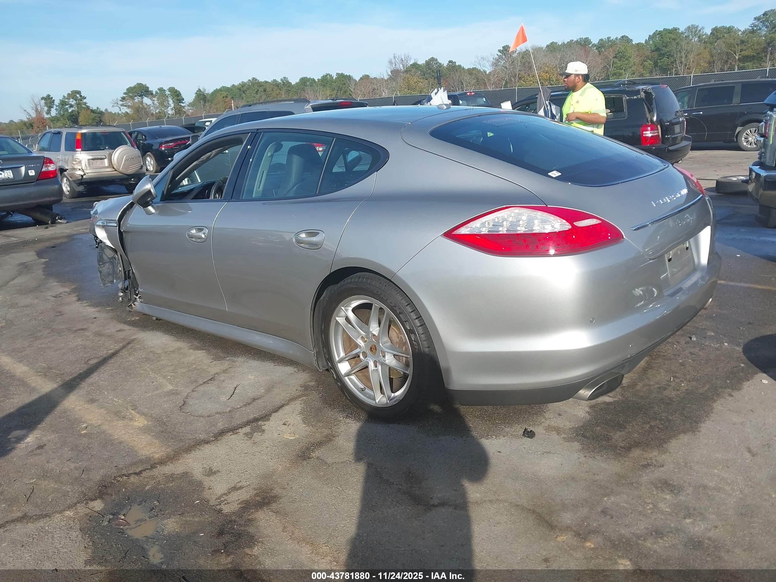 PORSCHE PANAMERA image 3