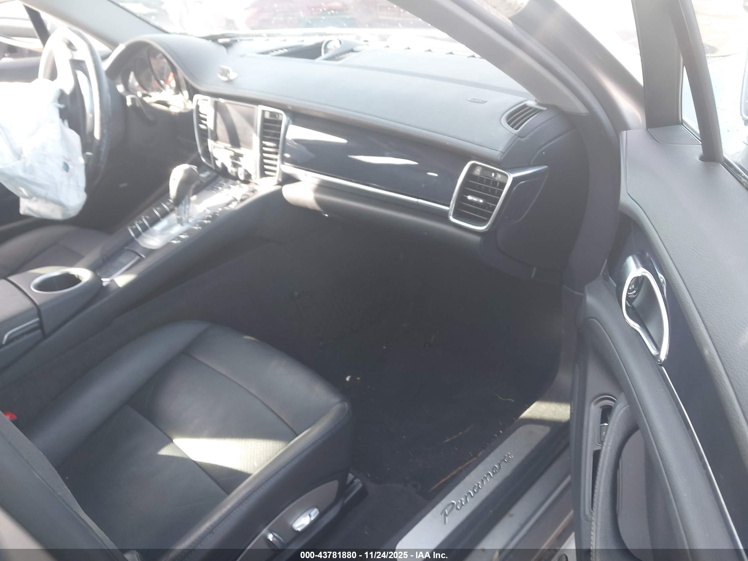 PORSCHE PANAMERA image 5