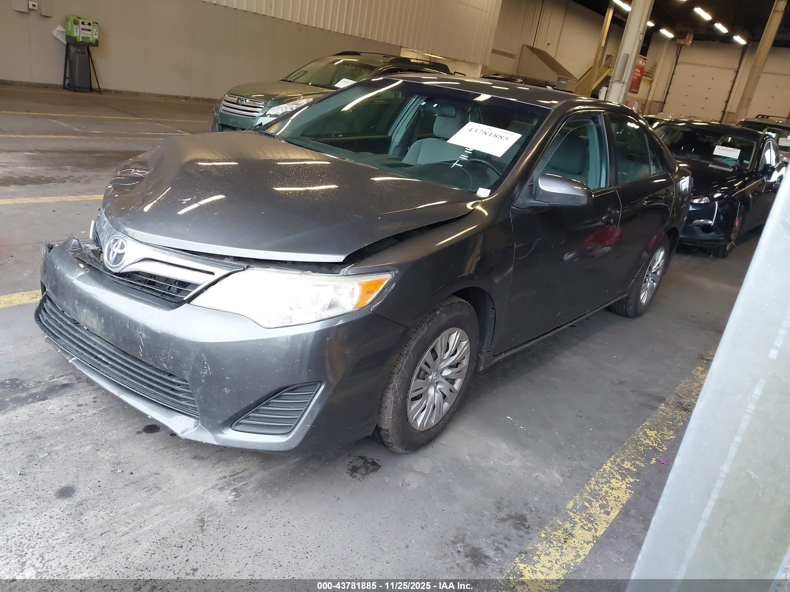 TOYOTA CAMRY image 2