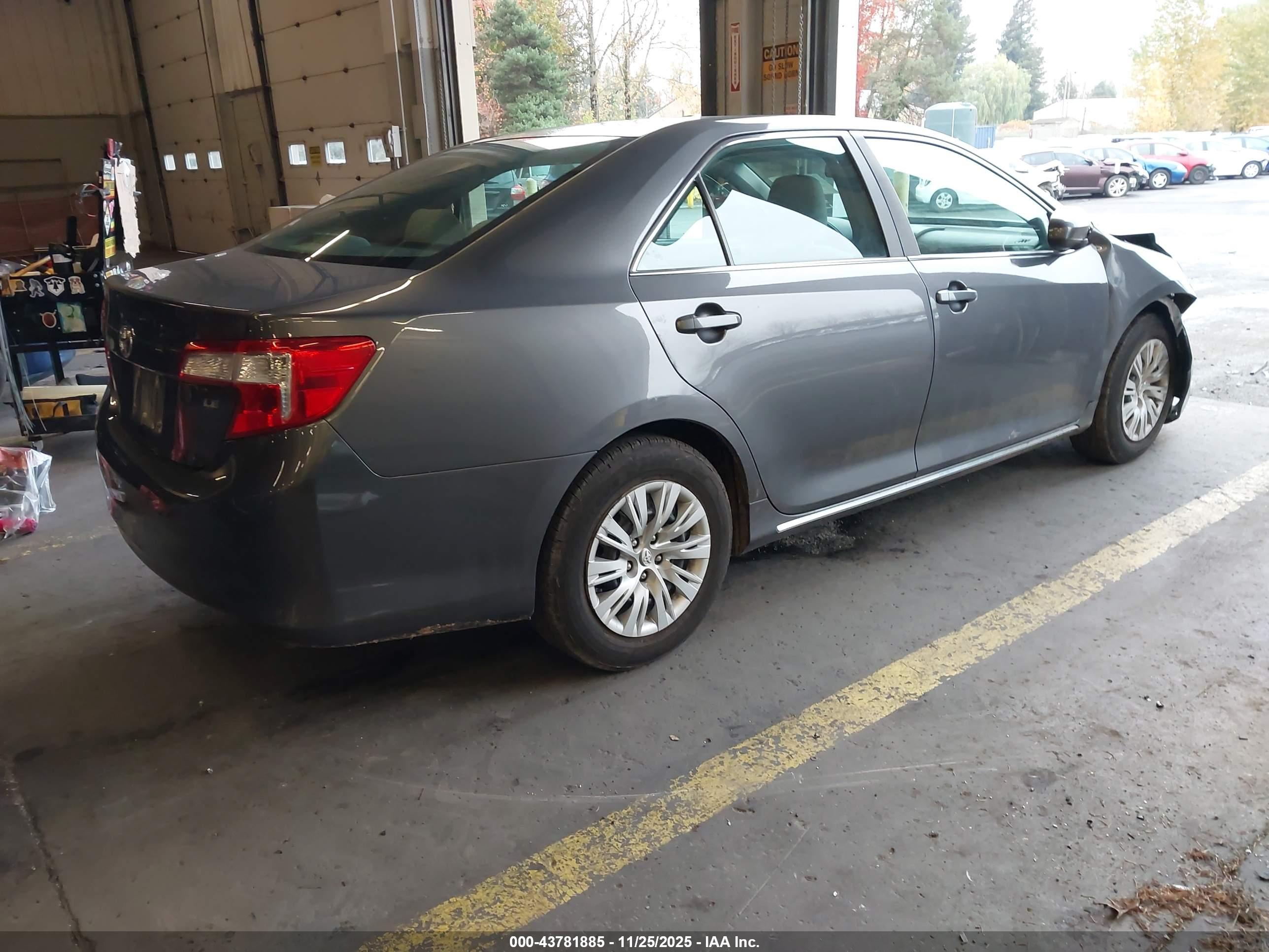 TOYOTA CAMRY image 4