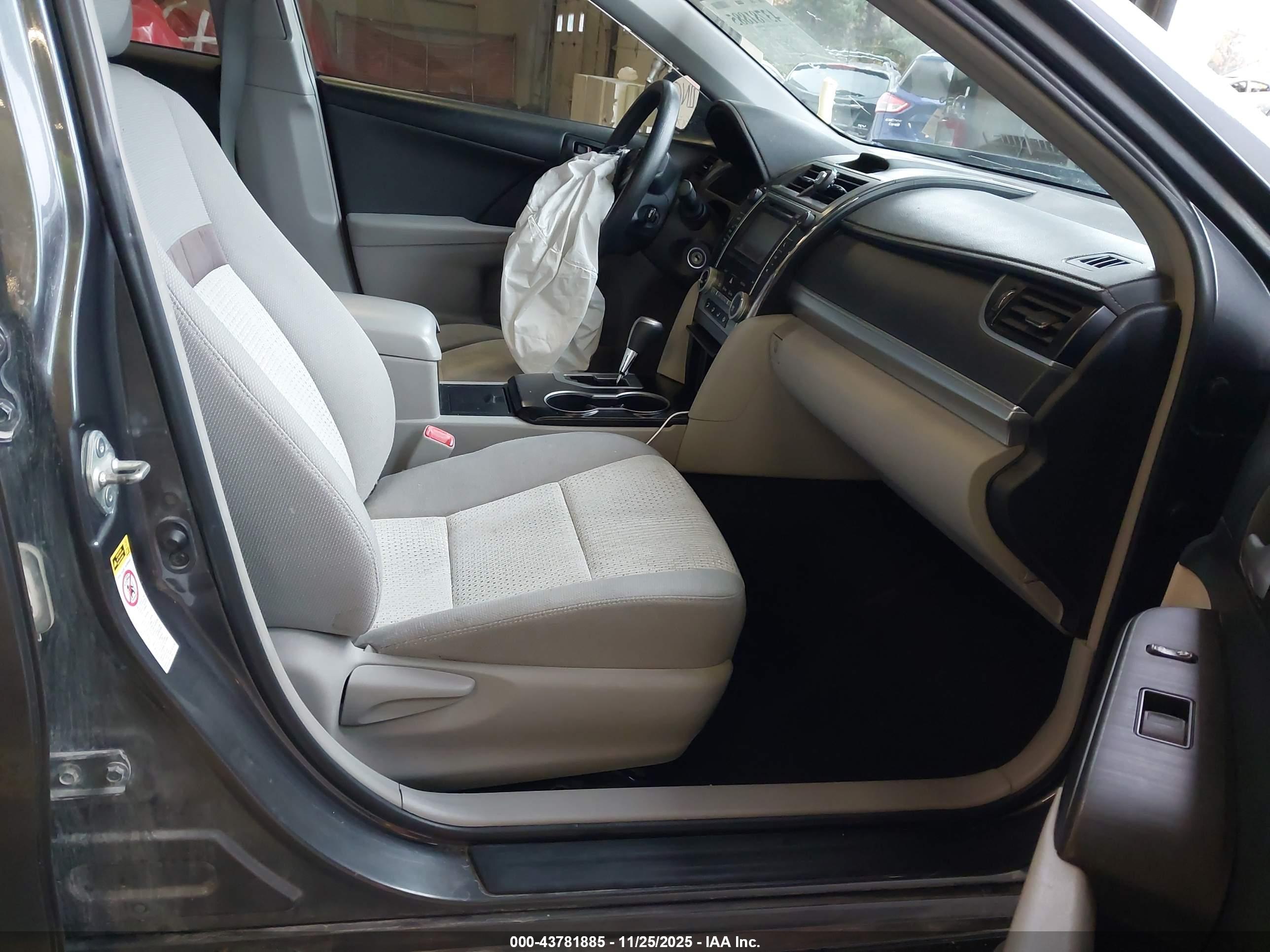 TOYOTA CAMRY image 5