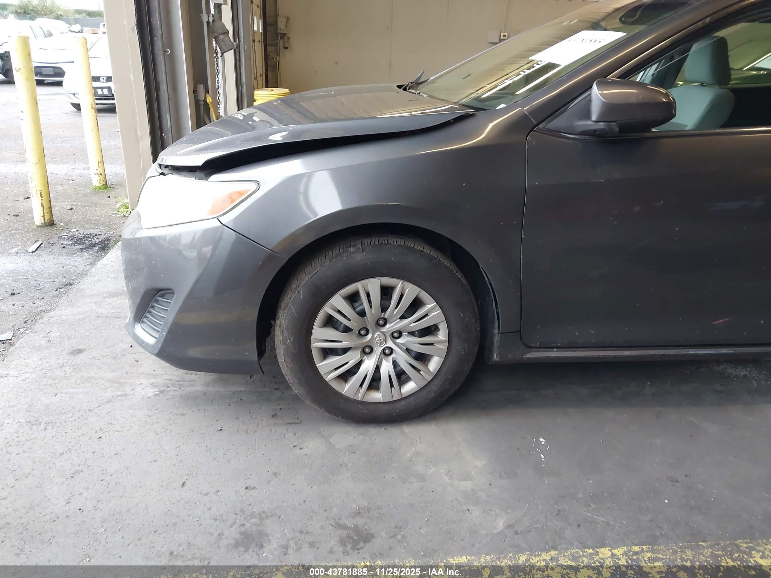 TOYOTA CAMRY image 6