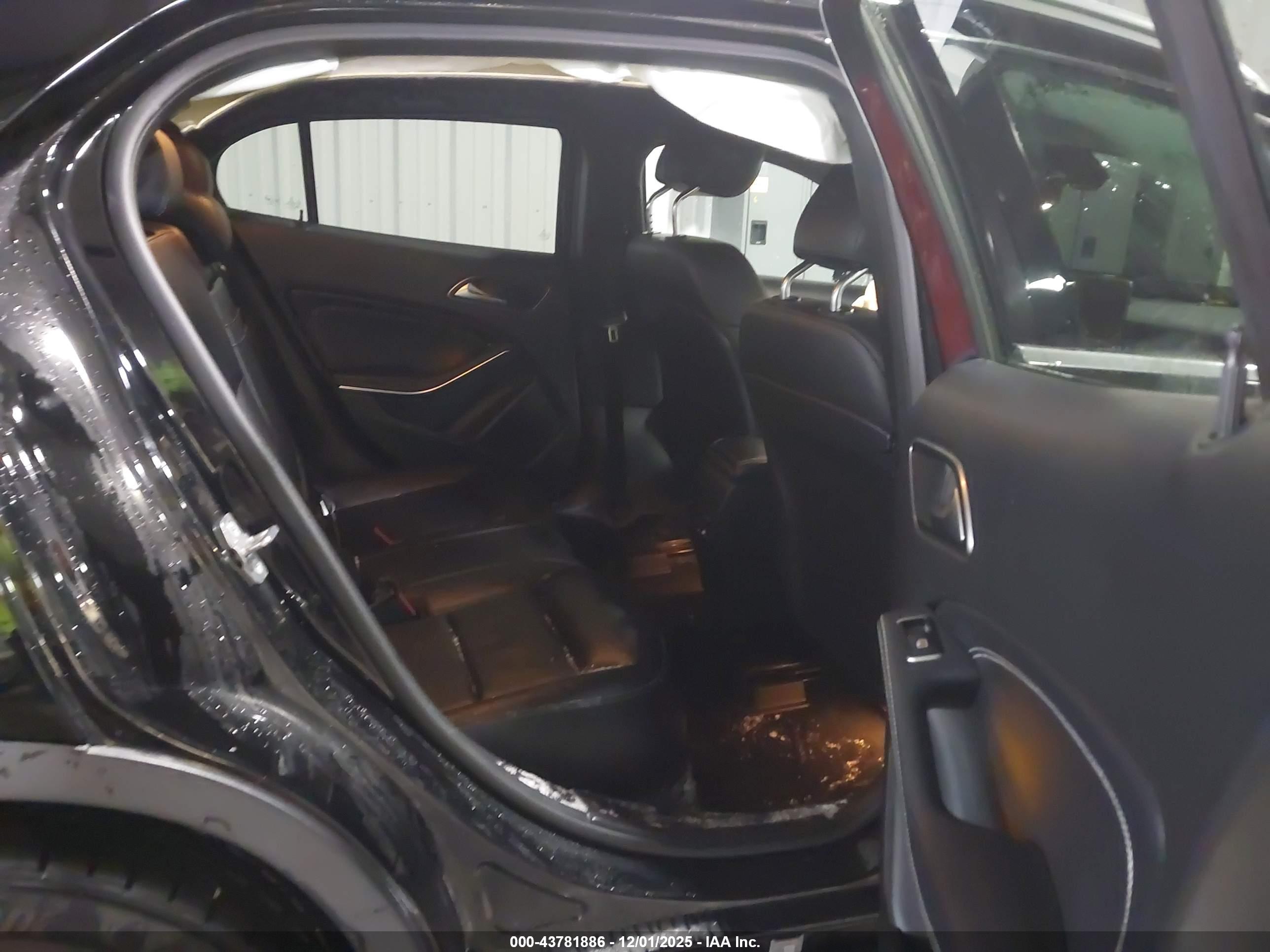 MERCEDES-BENZ GLA image 8