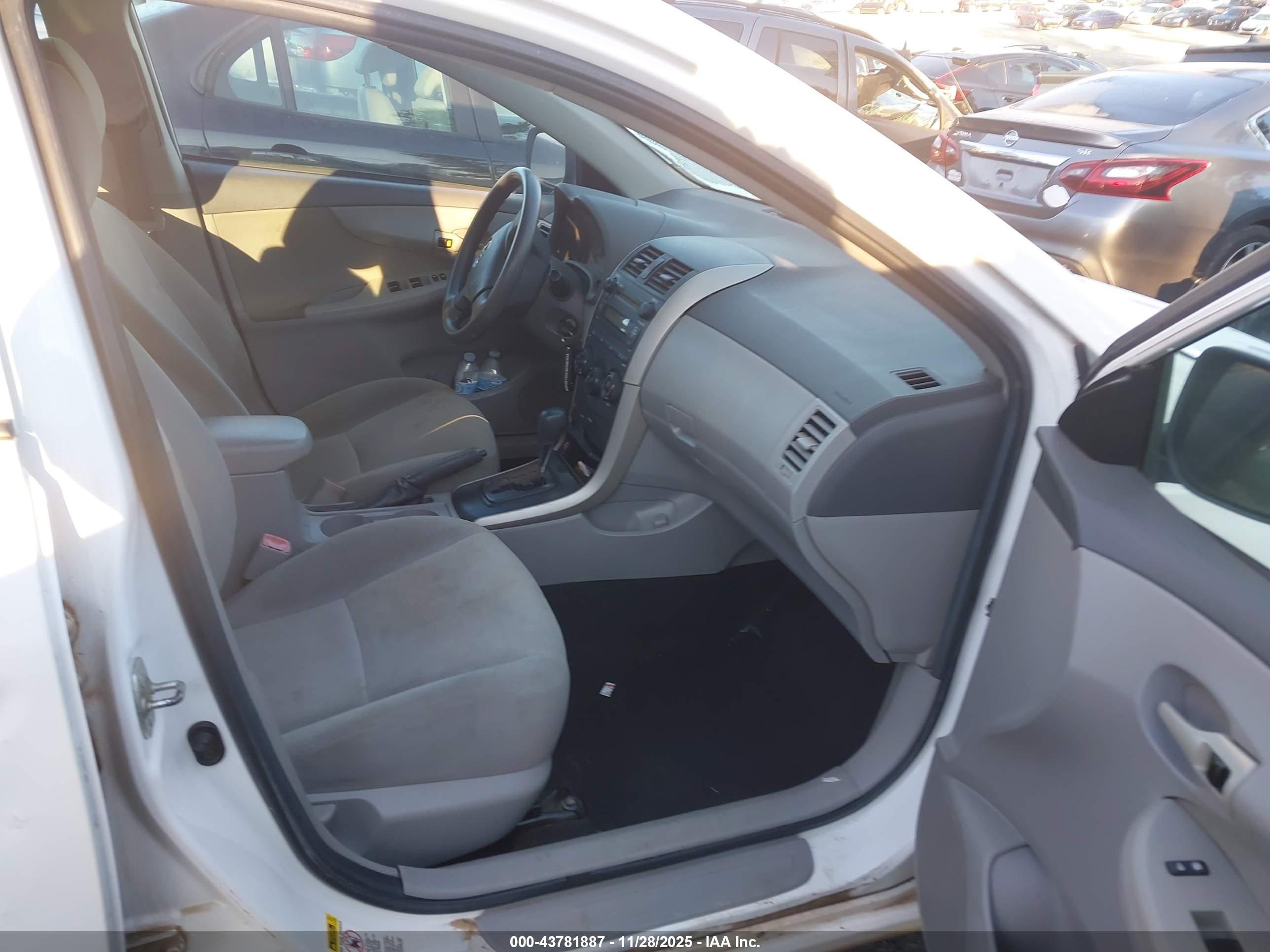 TOYOTA COROLLA image 5