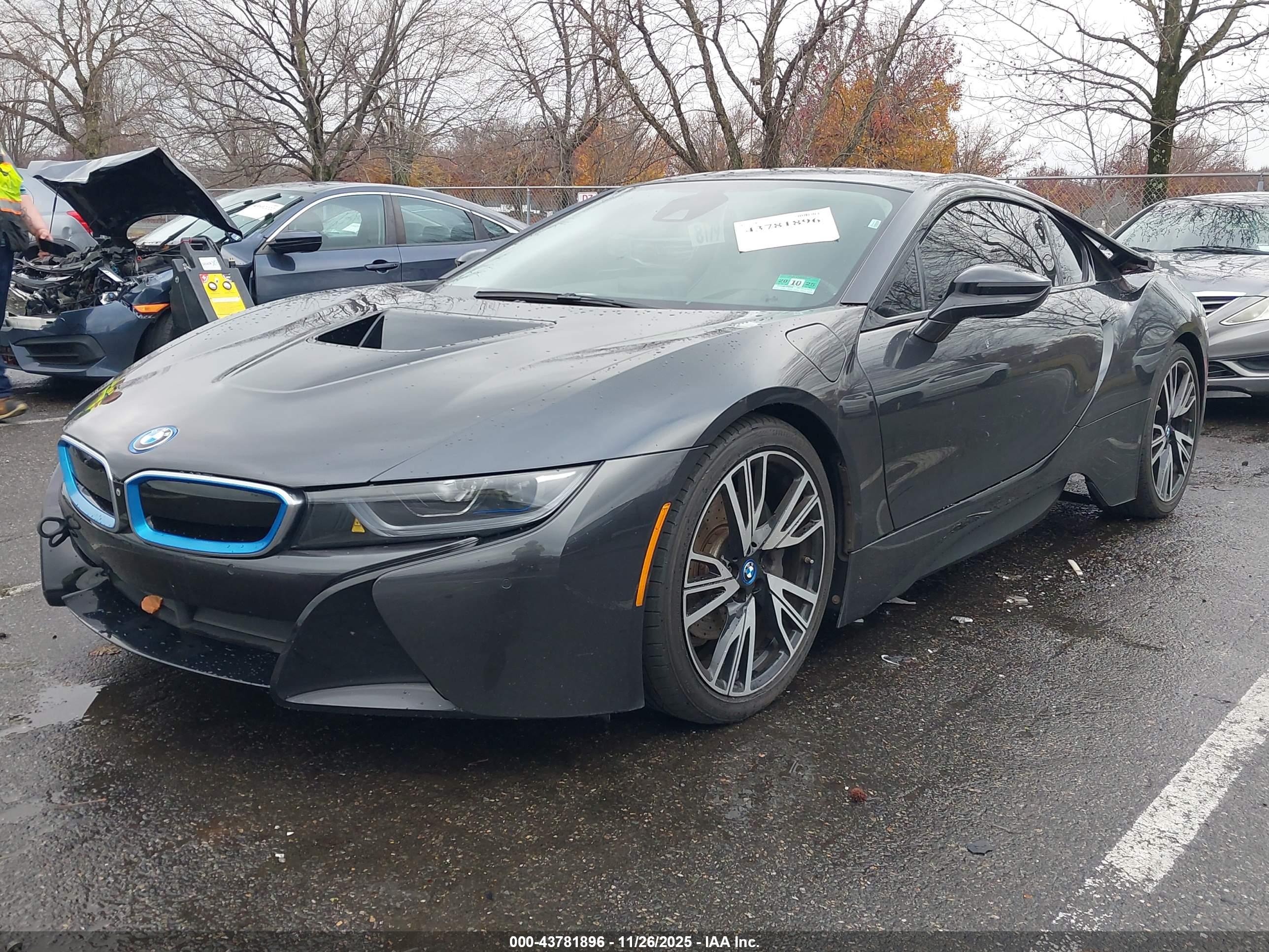 BMW I8 image 2