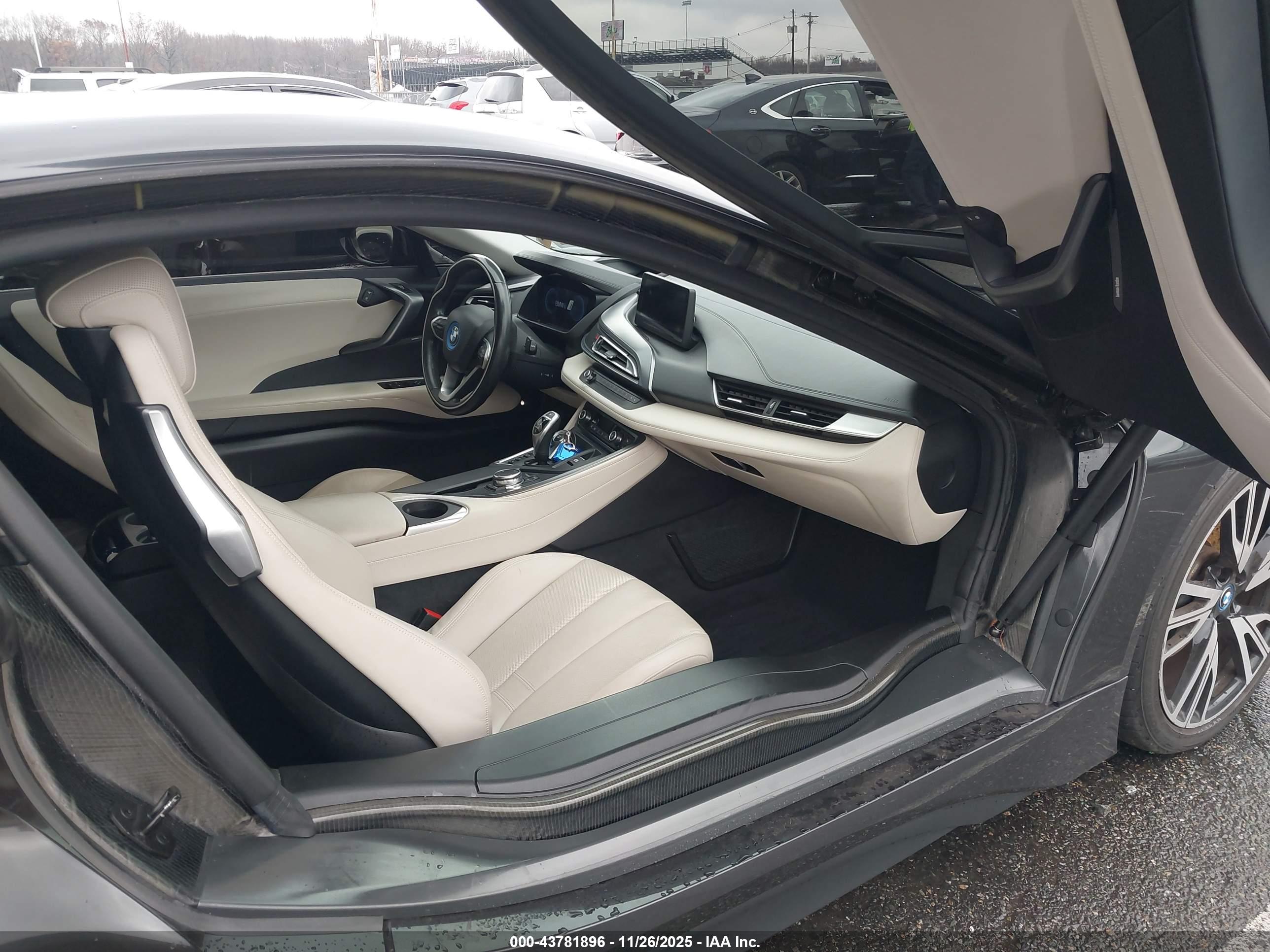 BMW I8 image 5