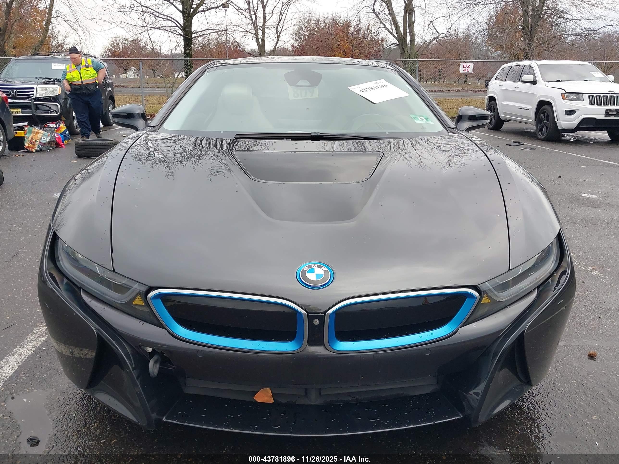 BMW I8 image 6