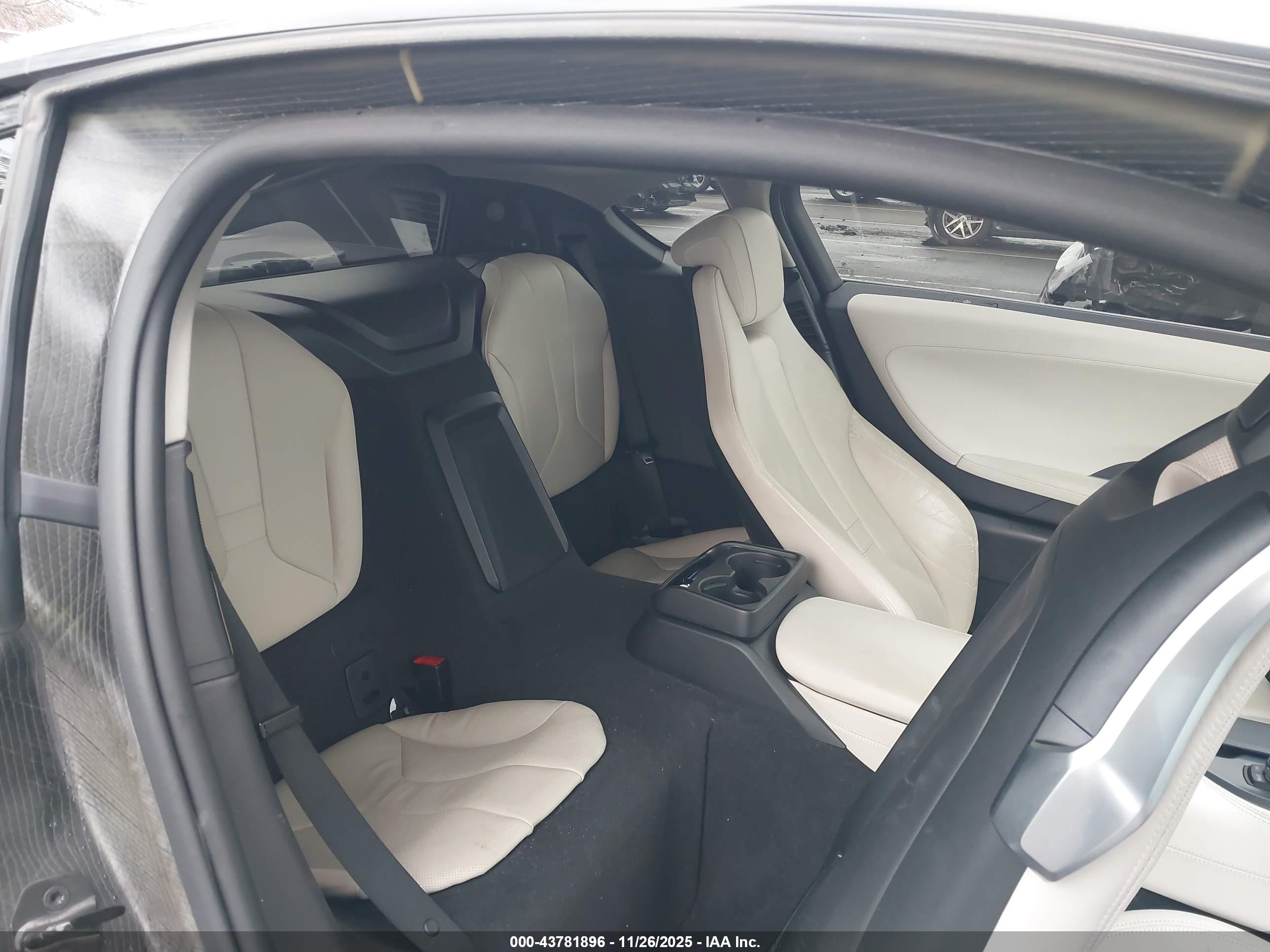 BMW I8 image 8
