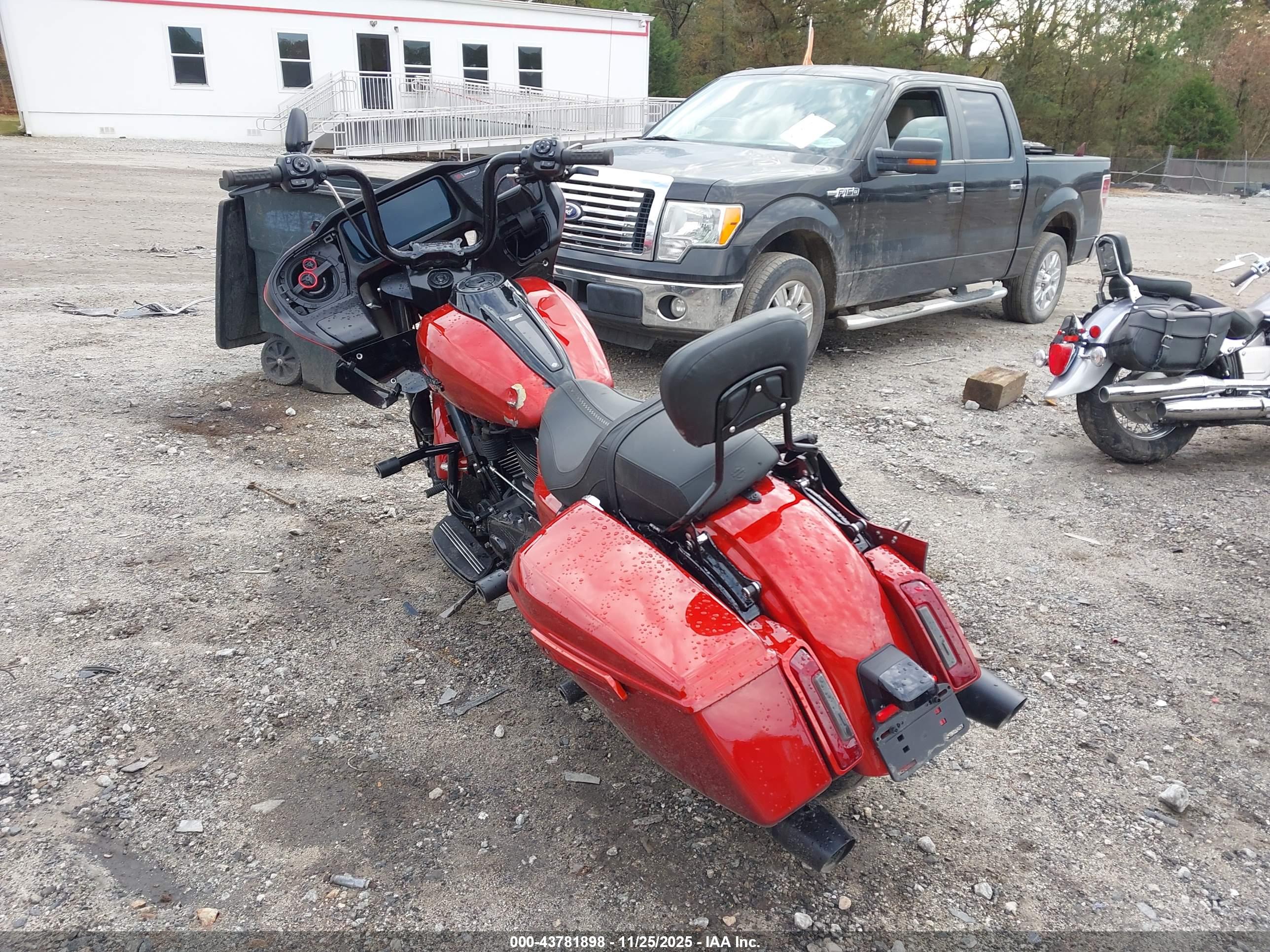 HARLEY-DAVIDSON FLTRX image 3