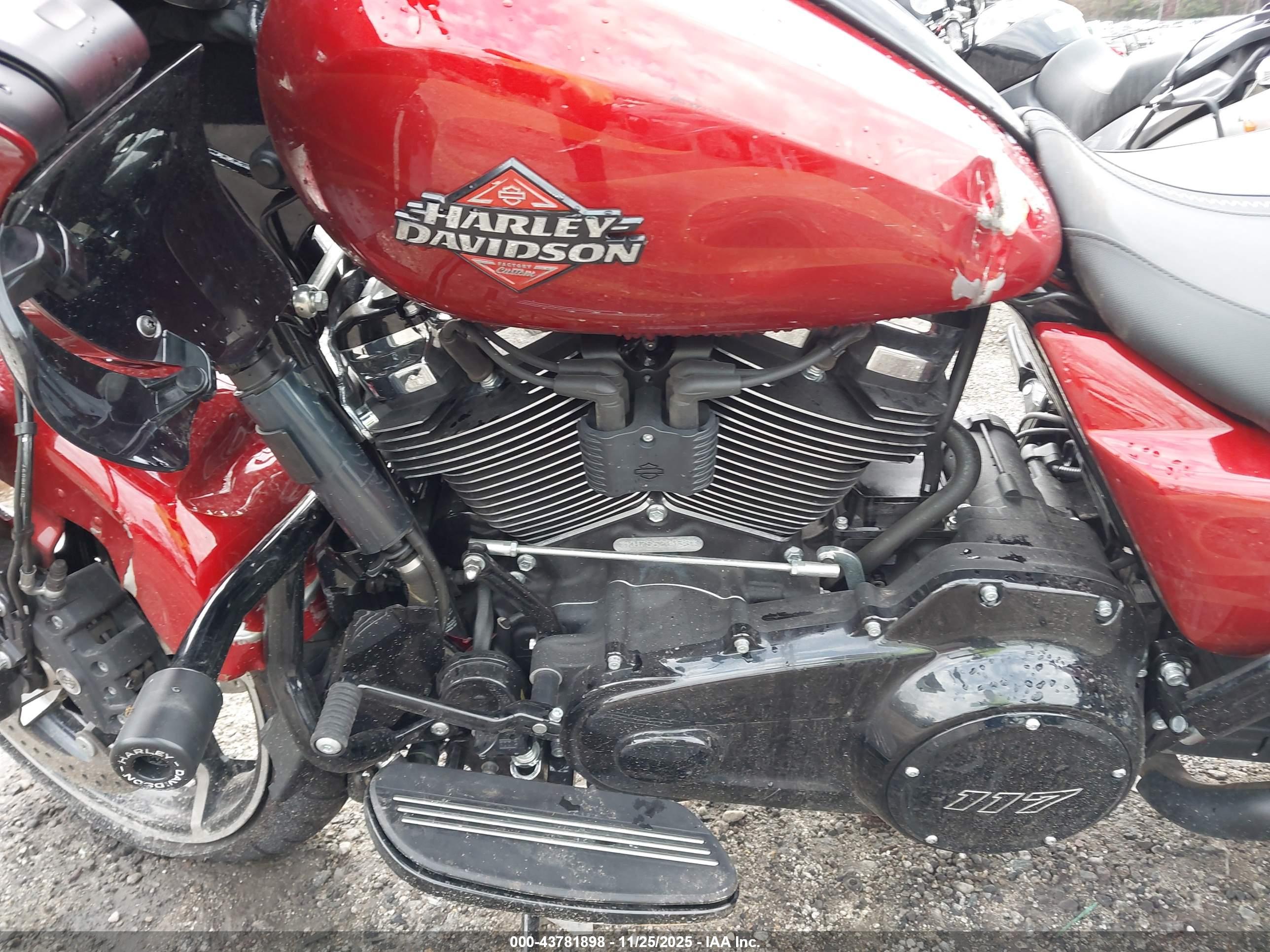 HARLEY-DAVIDSON FLTRX image 9