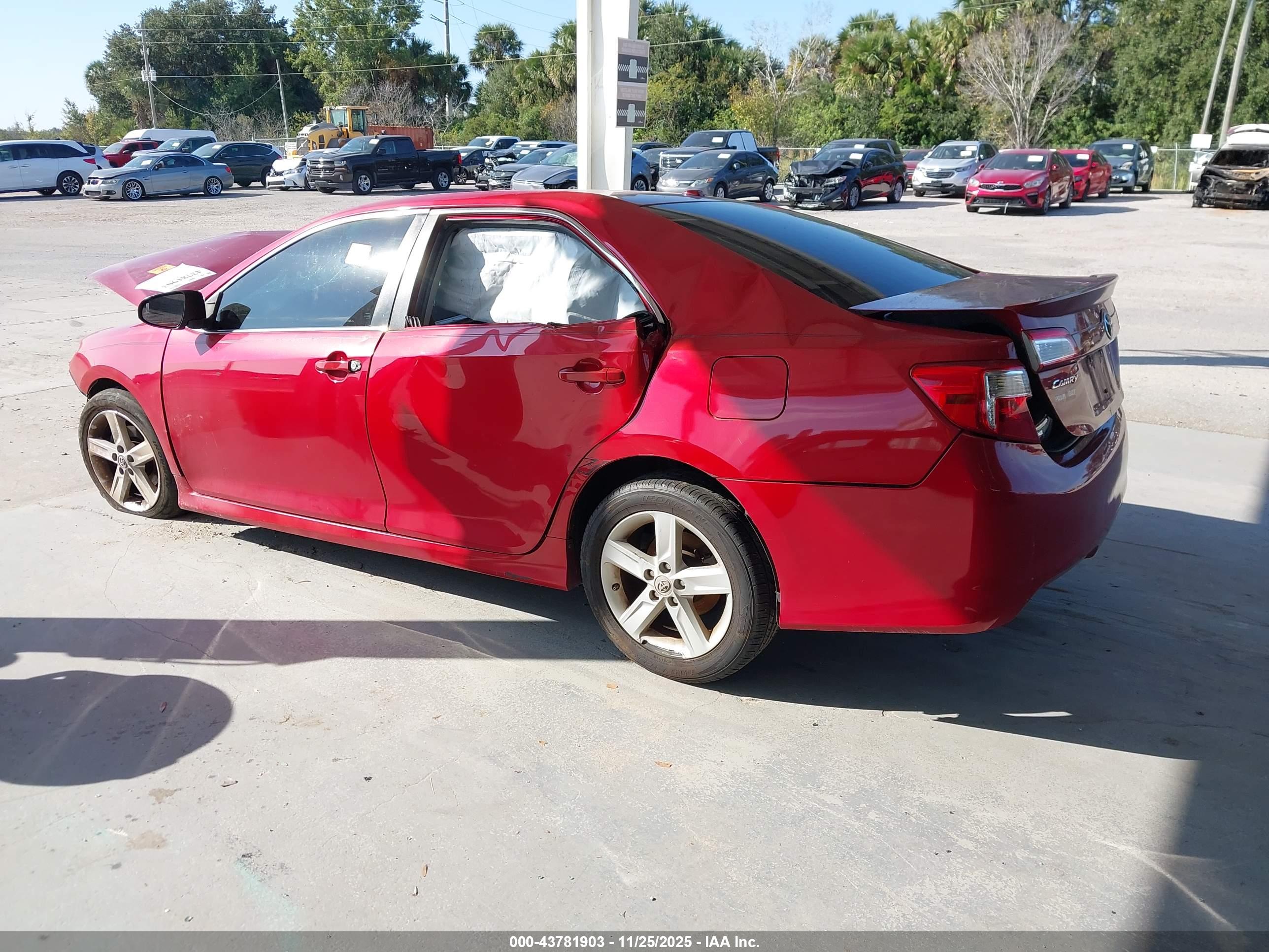 TOYOTA CAMRY image 3