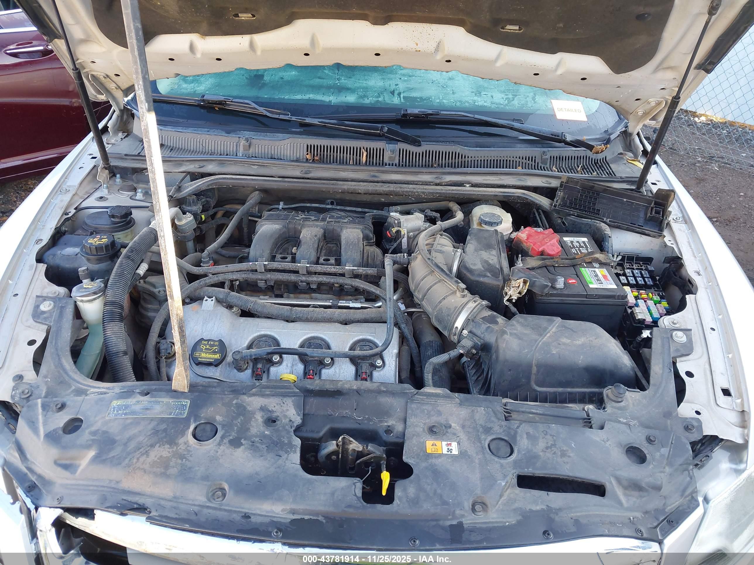 FORD TAURUS image 10