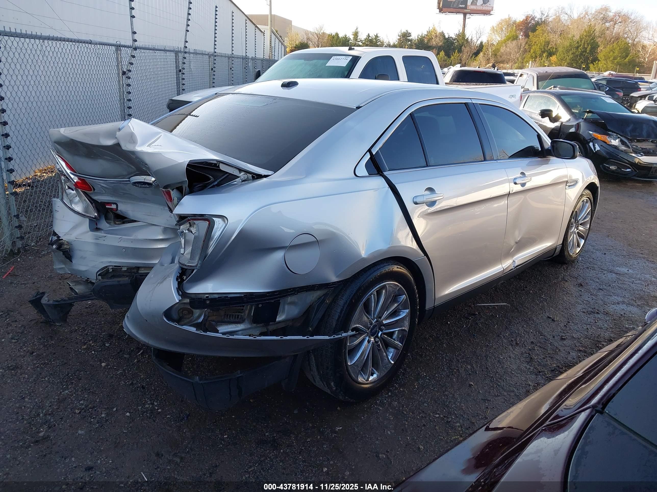FORD TAURUS image 4