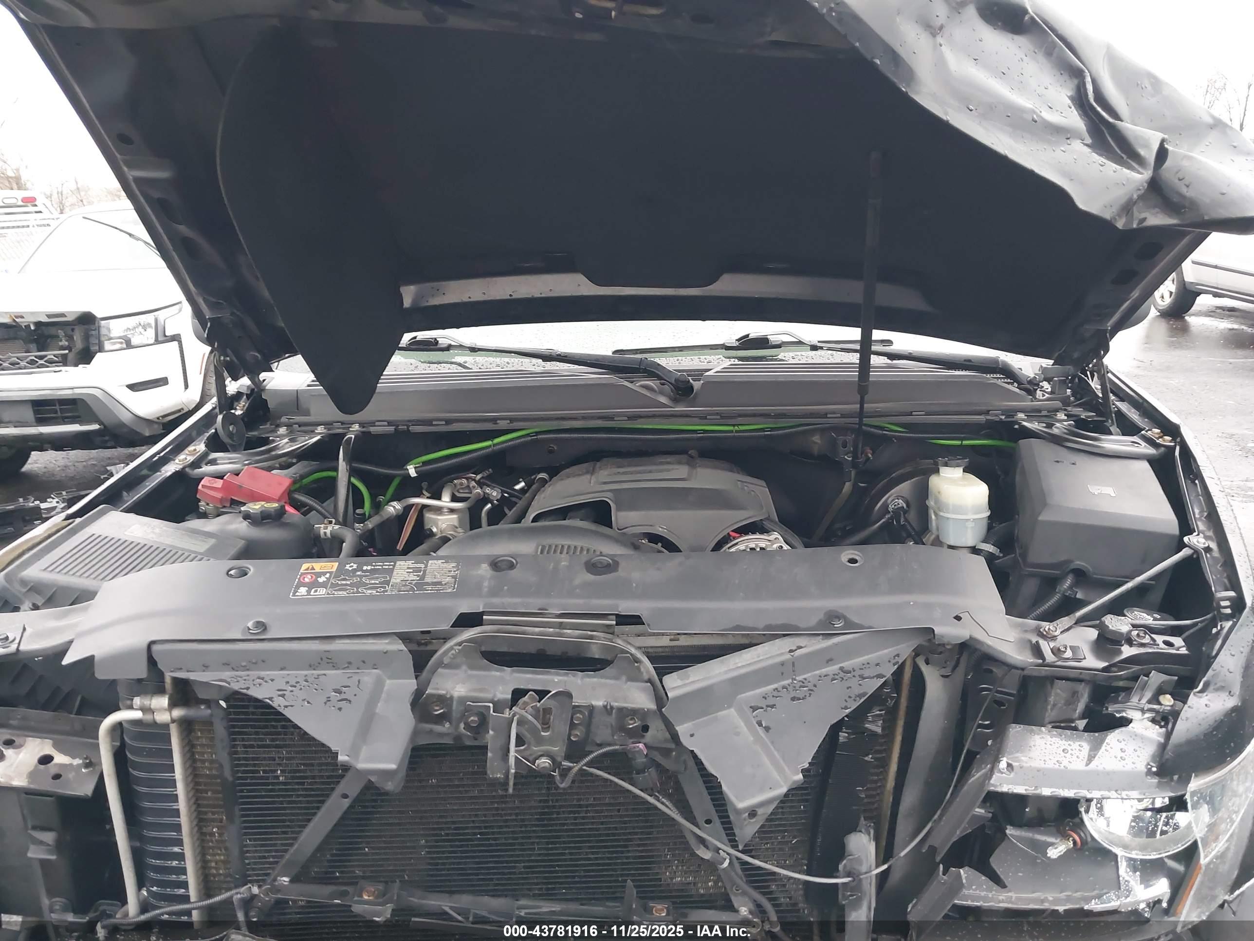 CHEVROLET TAHOE image 10