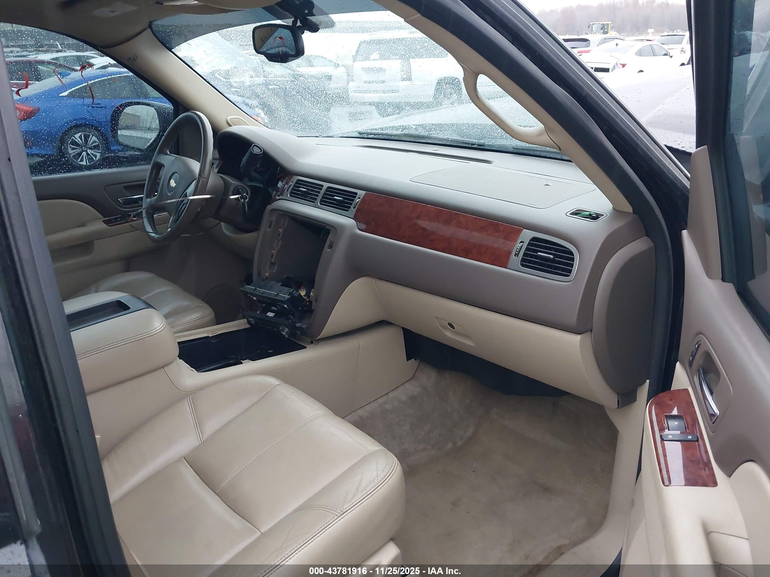 CHEVROLET TAHOE image 5