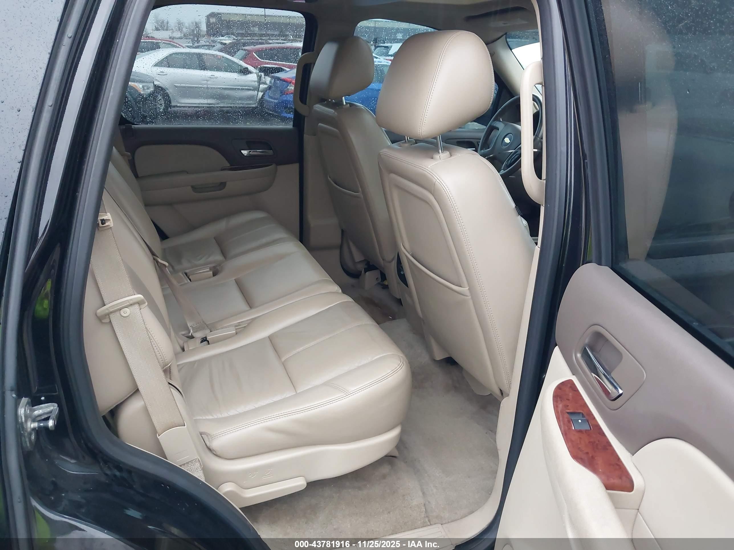 CHEVROLET TAHOE image 8