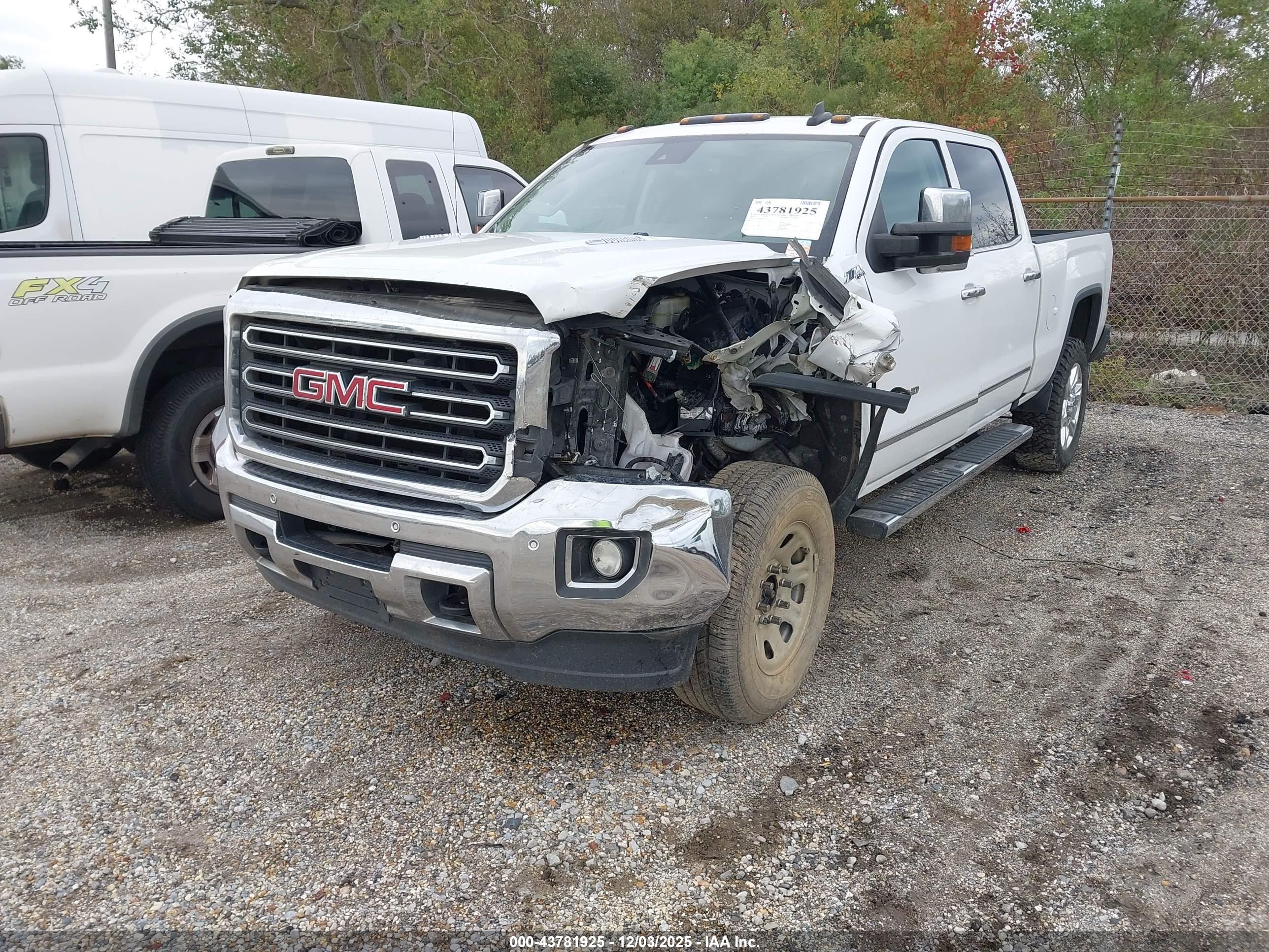 GMC SIERRA image 2