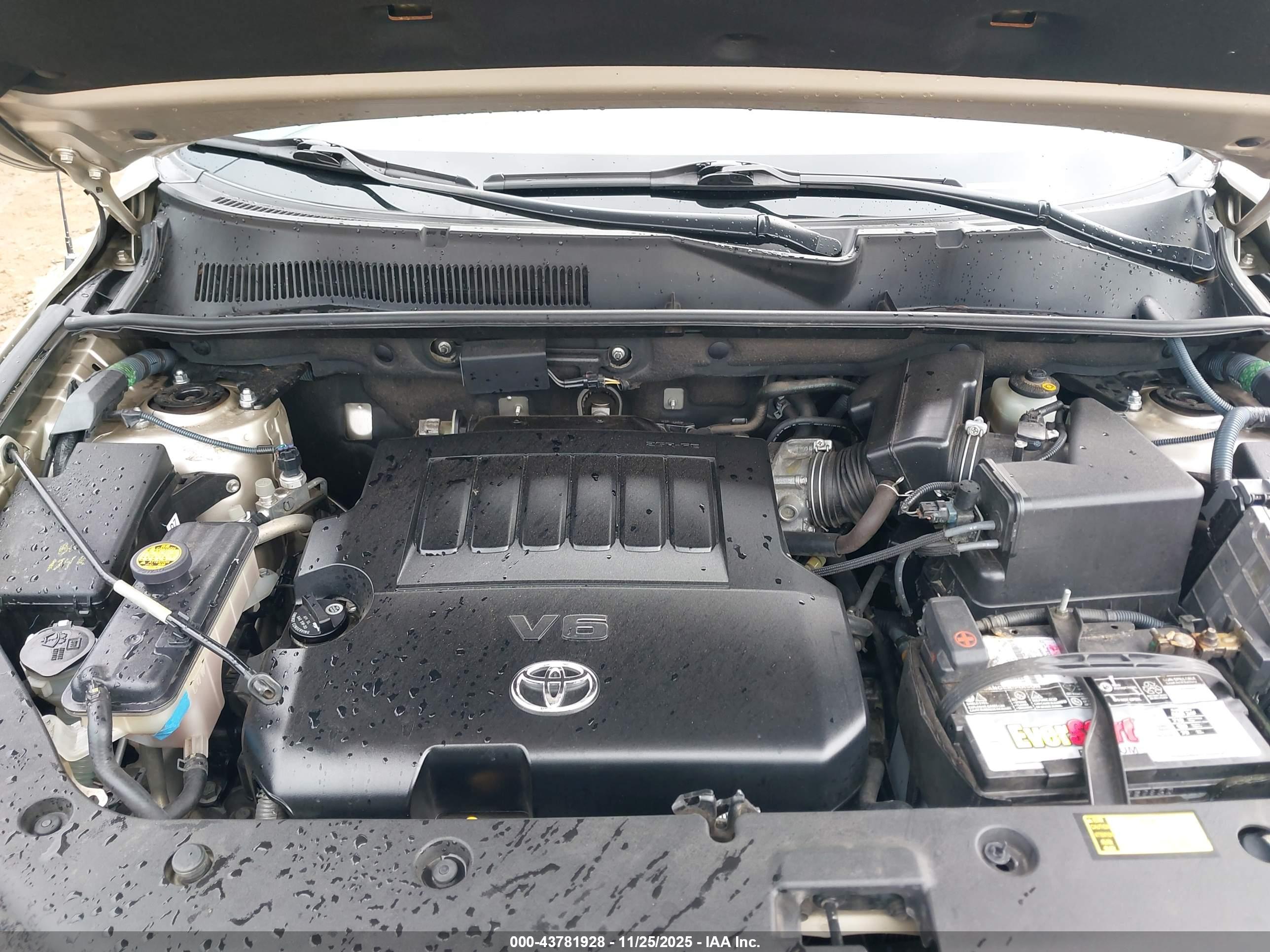 TOYOTA RAV4 image 10
