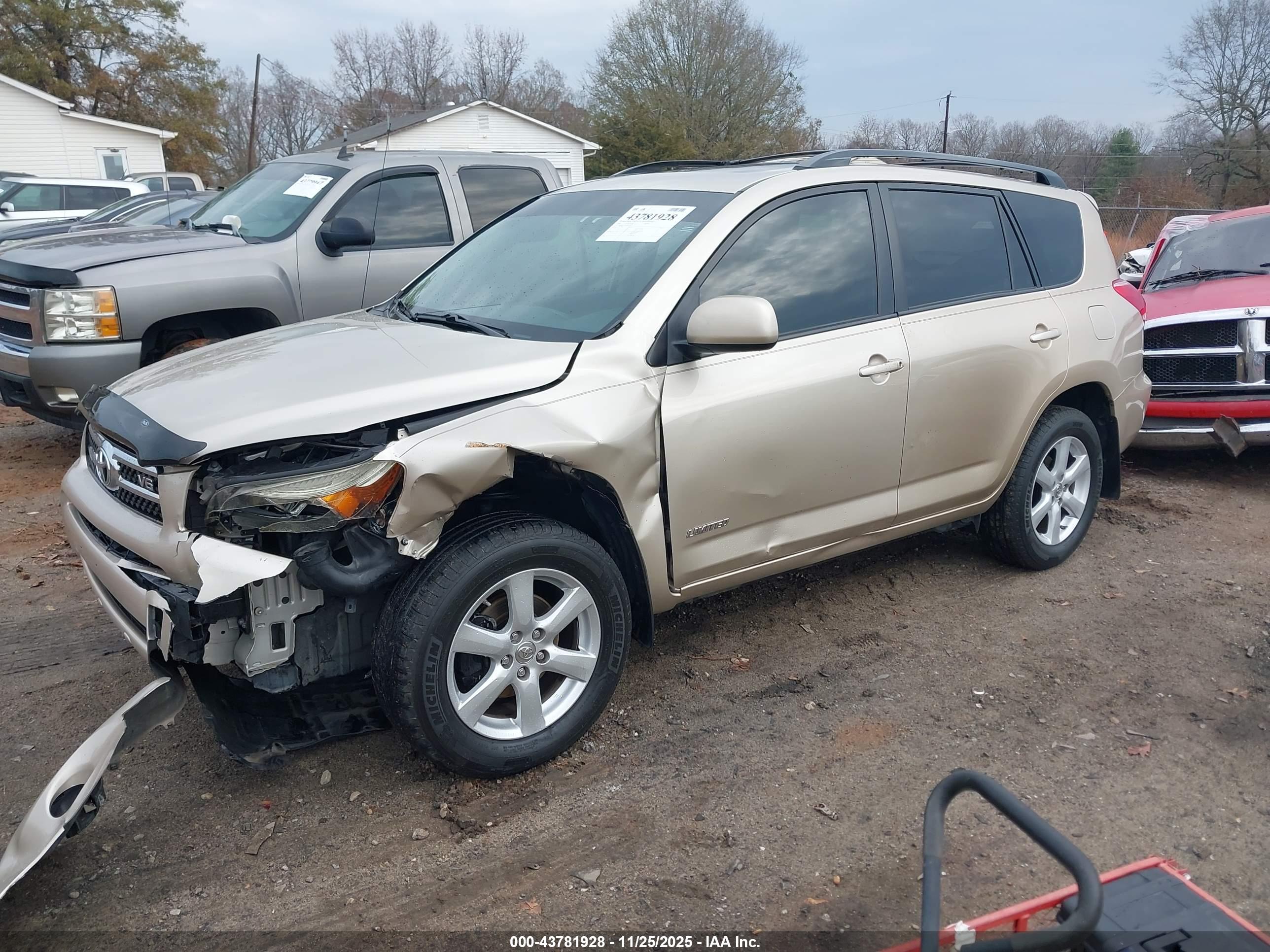 TOYOTA RAV4 image 2