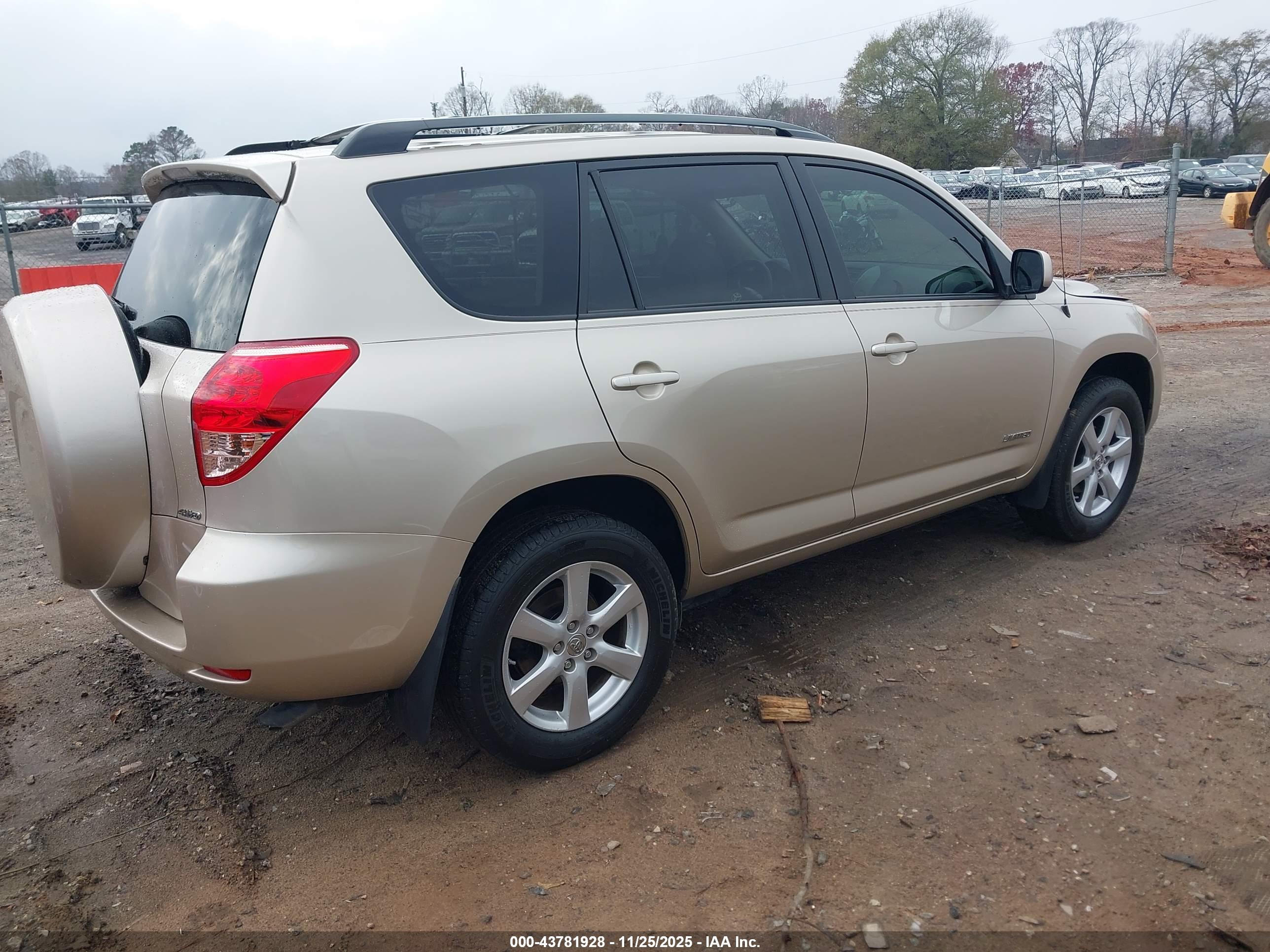 TOYOTA RAV4 image 4