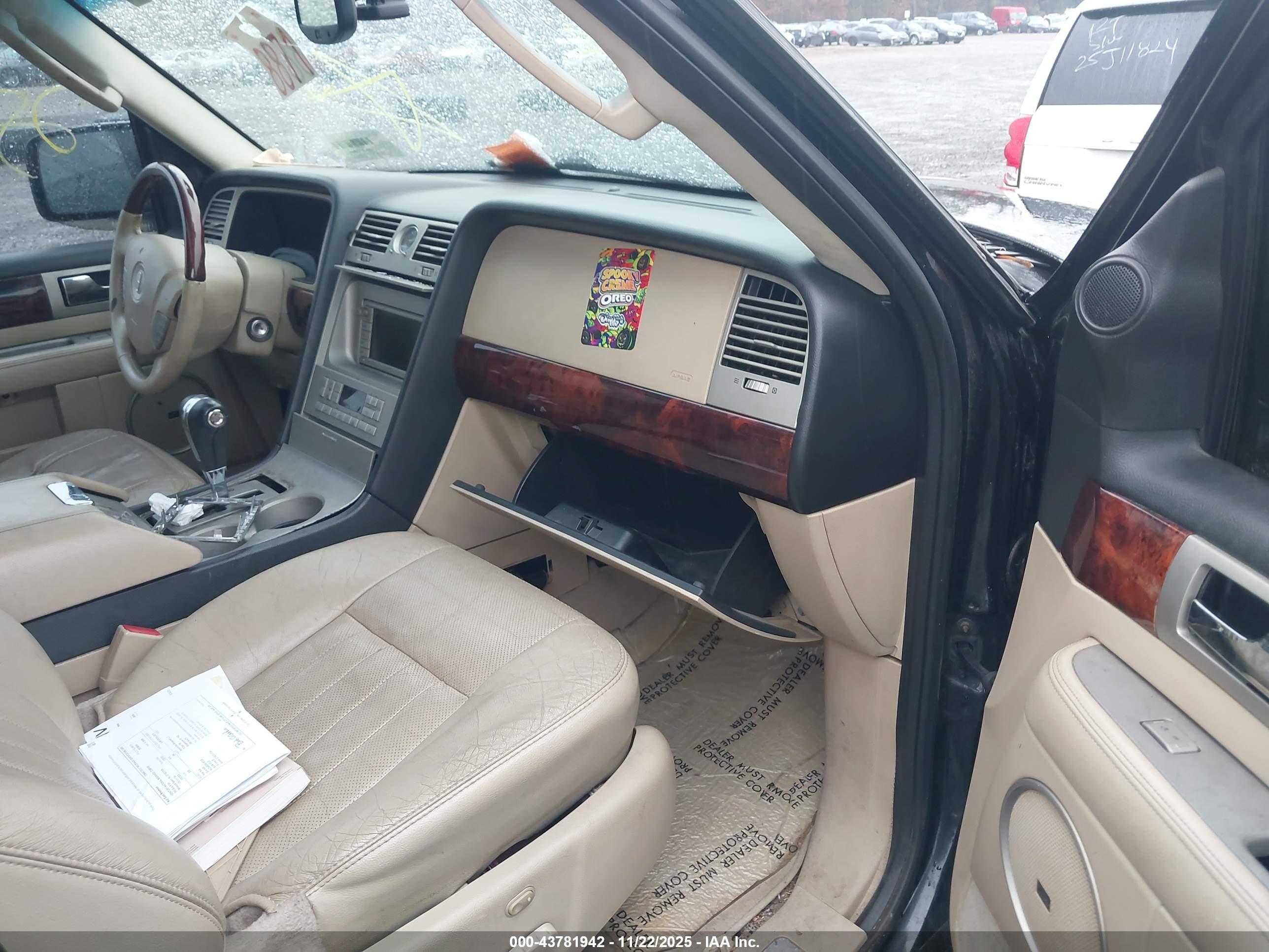LINCOLN NAVIGATOR image 5