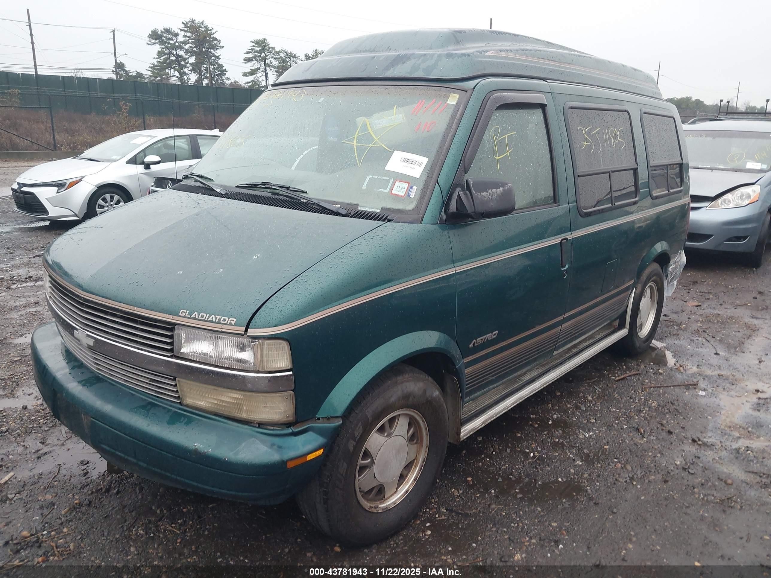 CHEVROLET ASTRO image 2