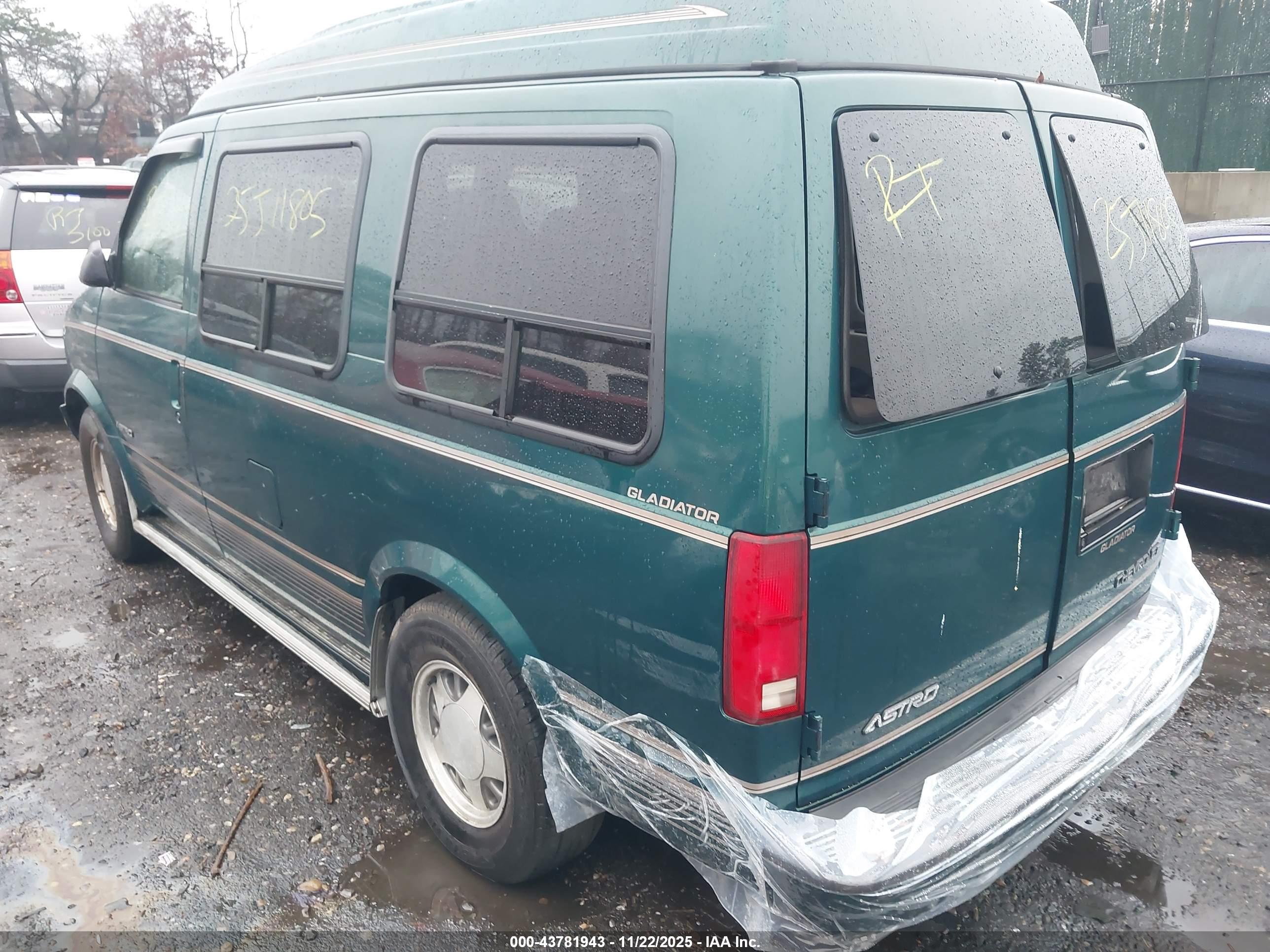 CHEVROLET ASTRO image 3
