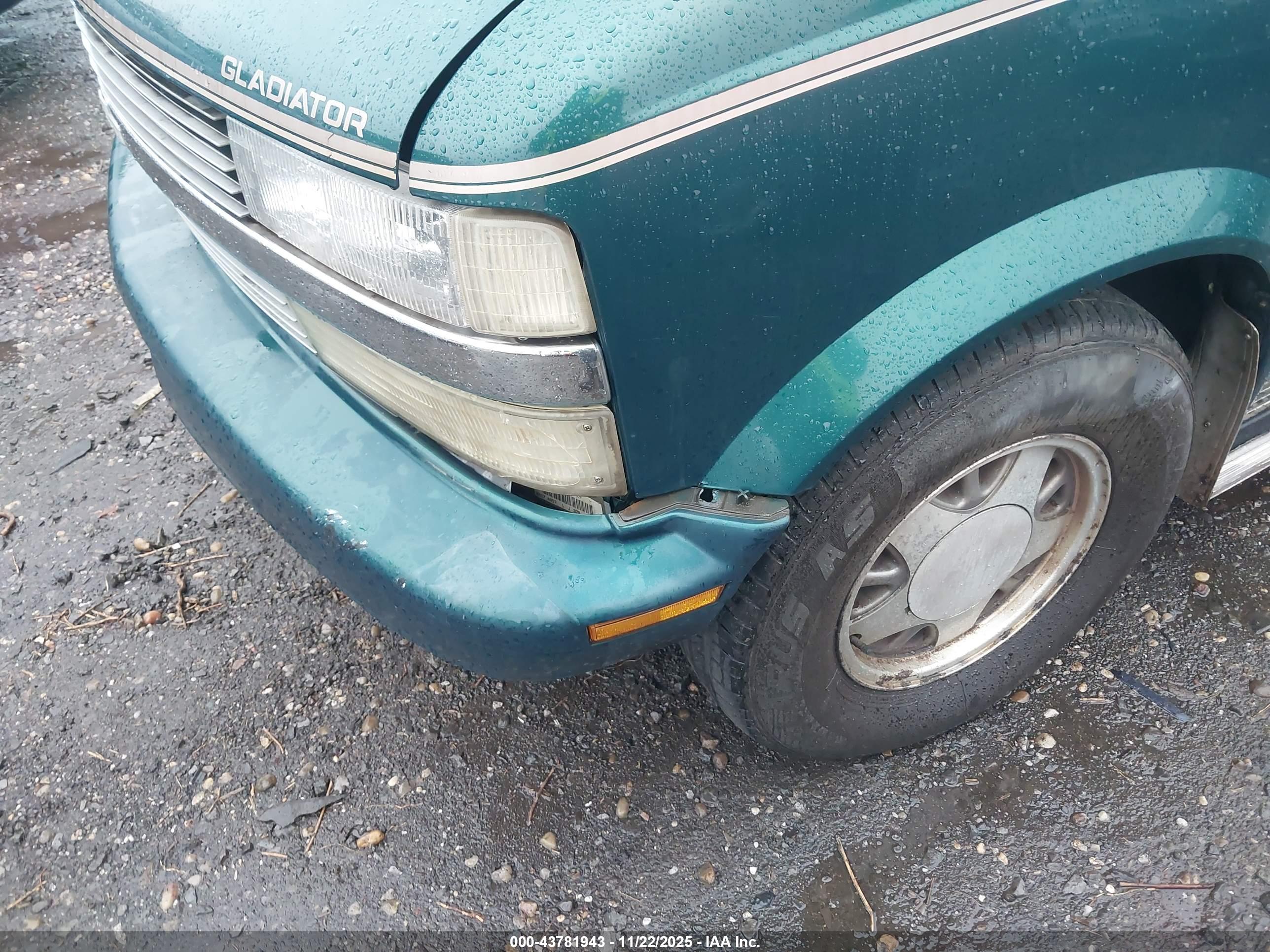 CHEVROLET ASTRO image 6
