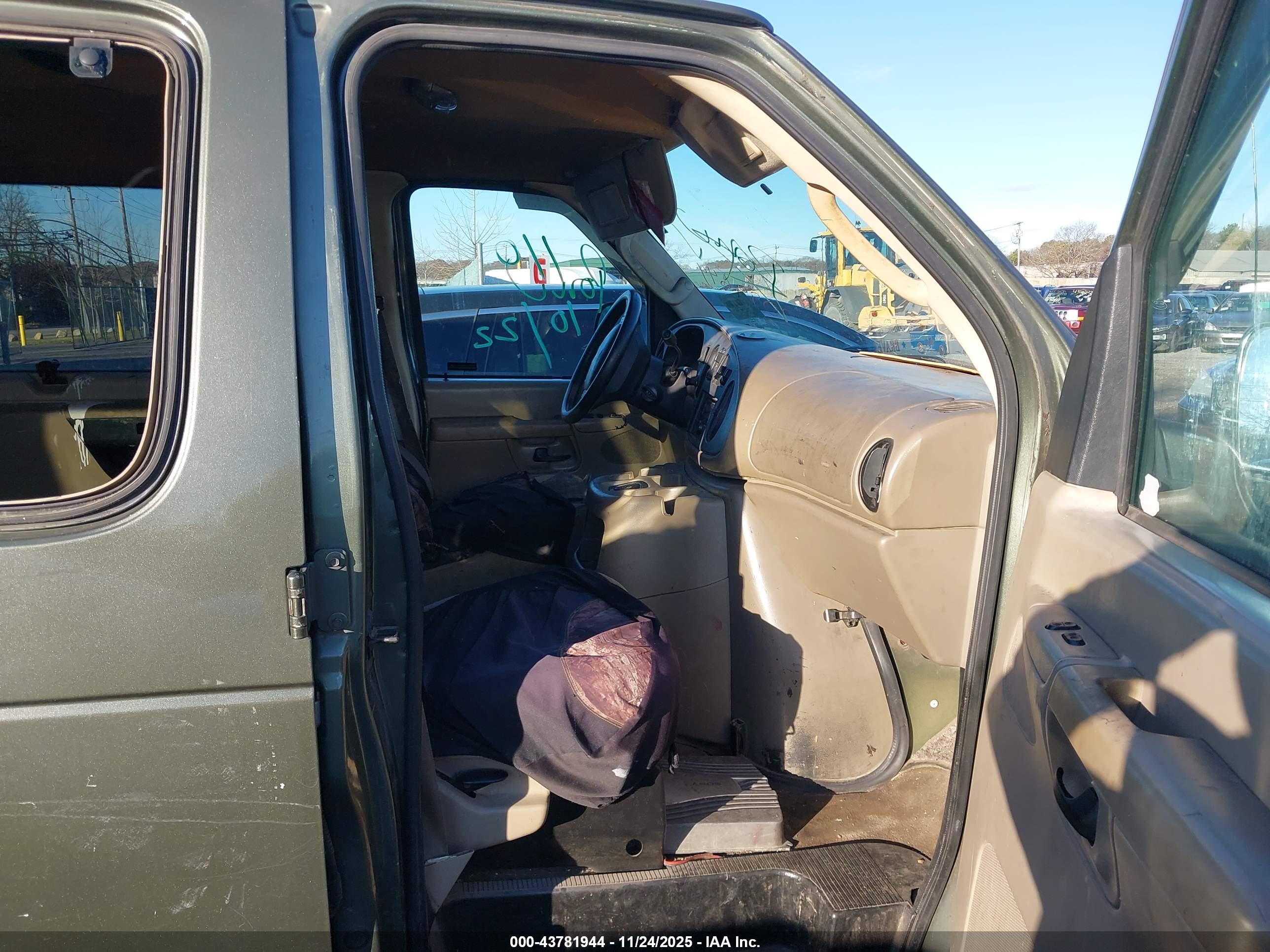 FORD E-350 image 5