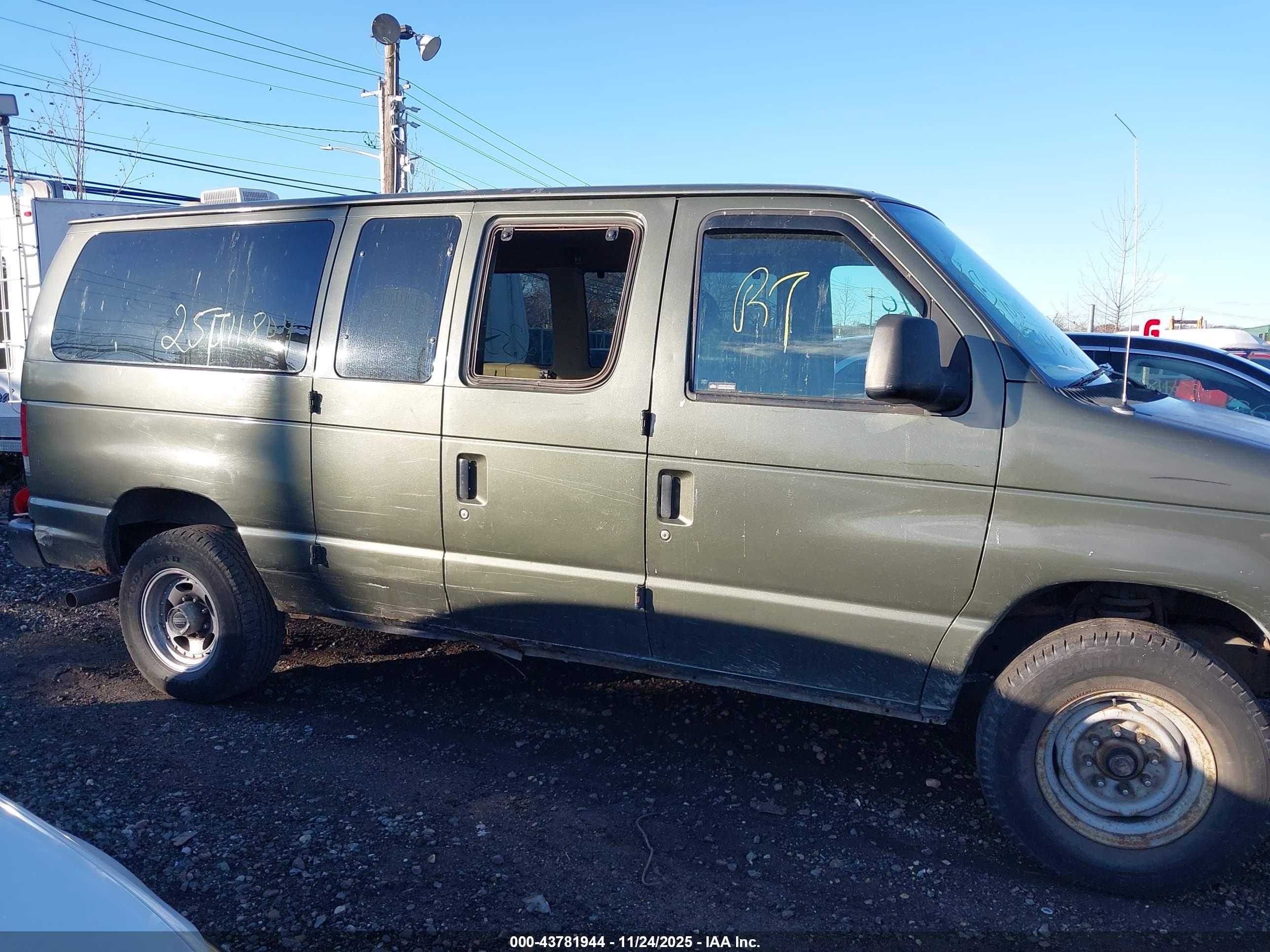 FORD E-350 image 6