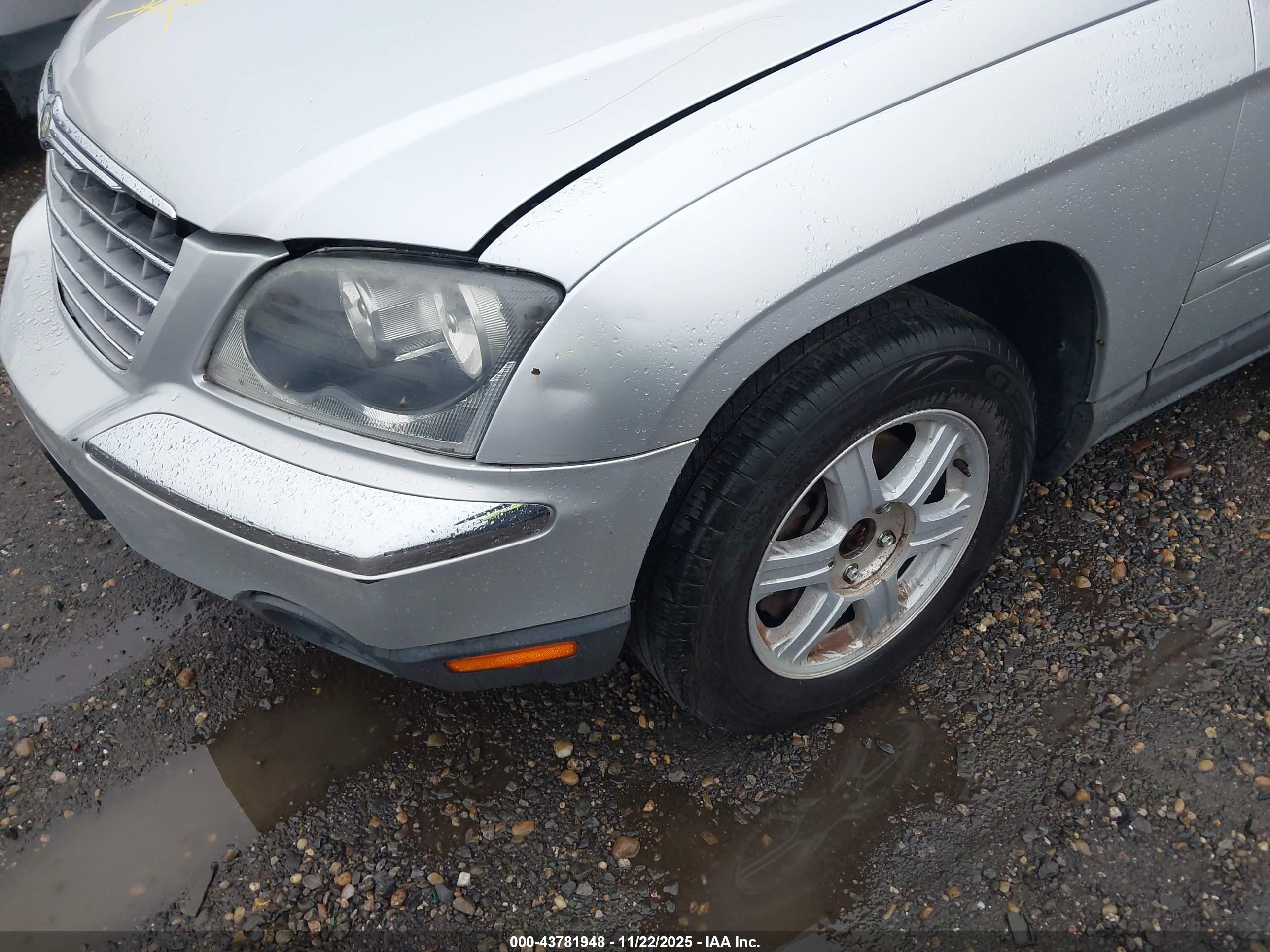 CHRYSLER PACIFICA image 6