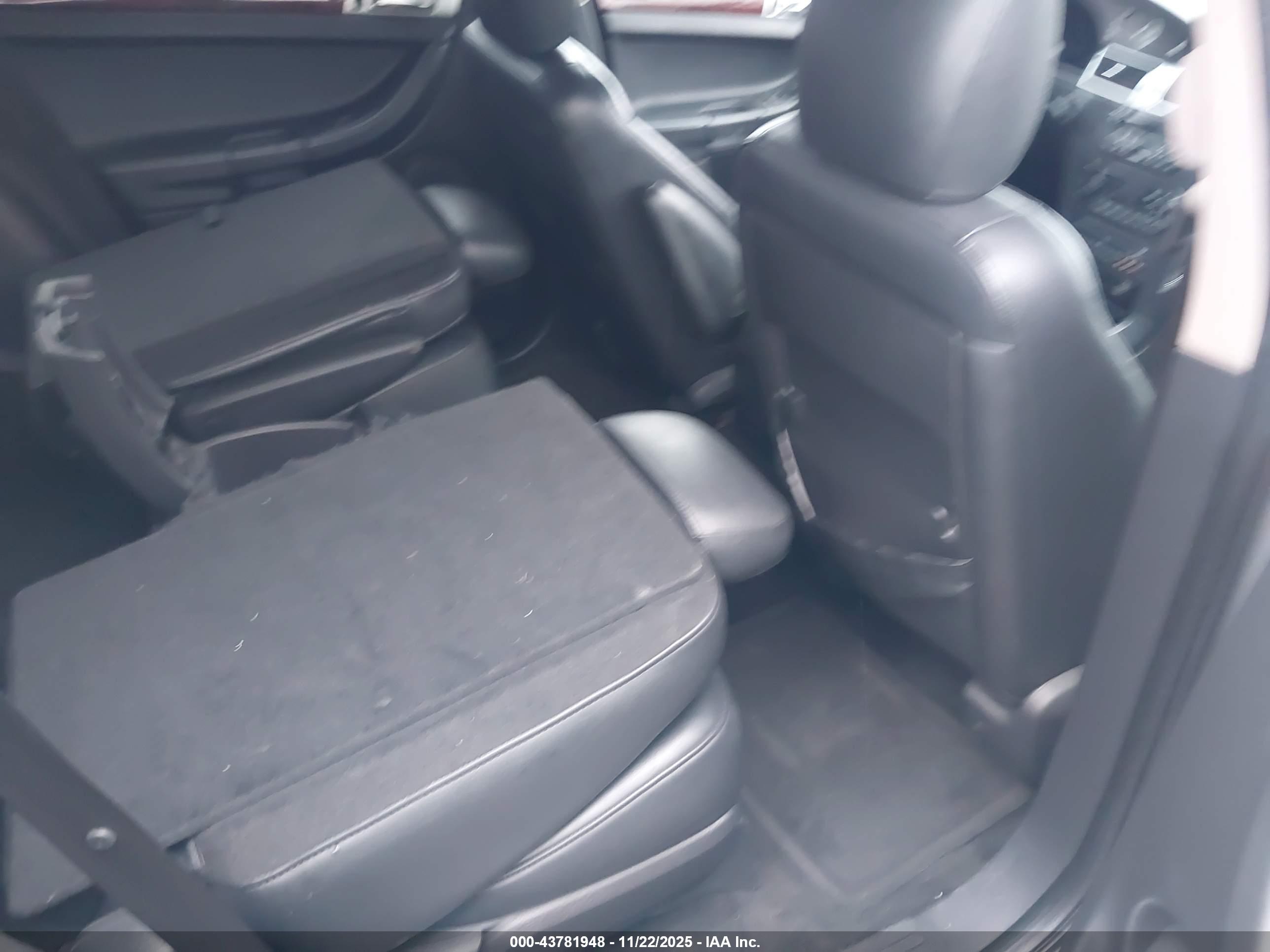 CHRYSLER PACIFICA image 8