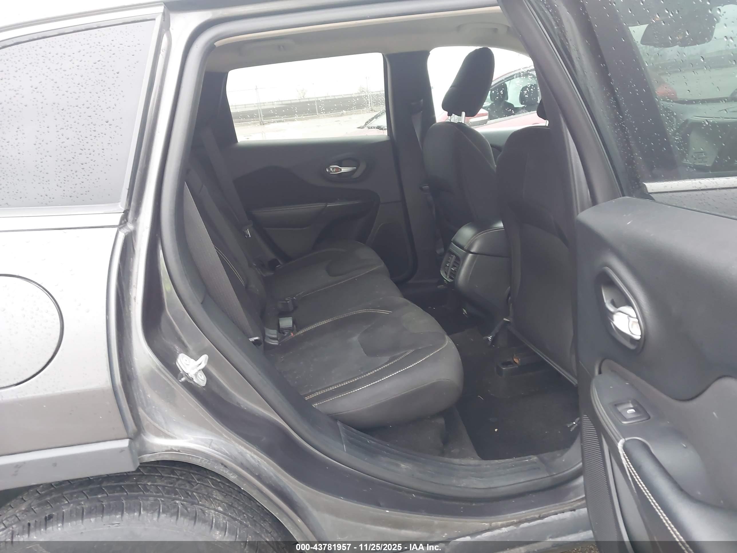 JEEP CHEROKEE image 8