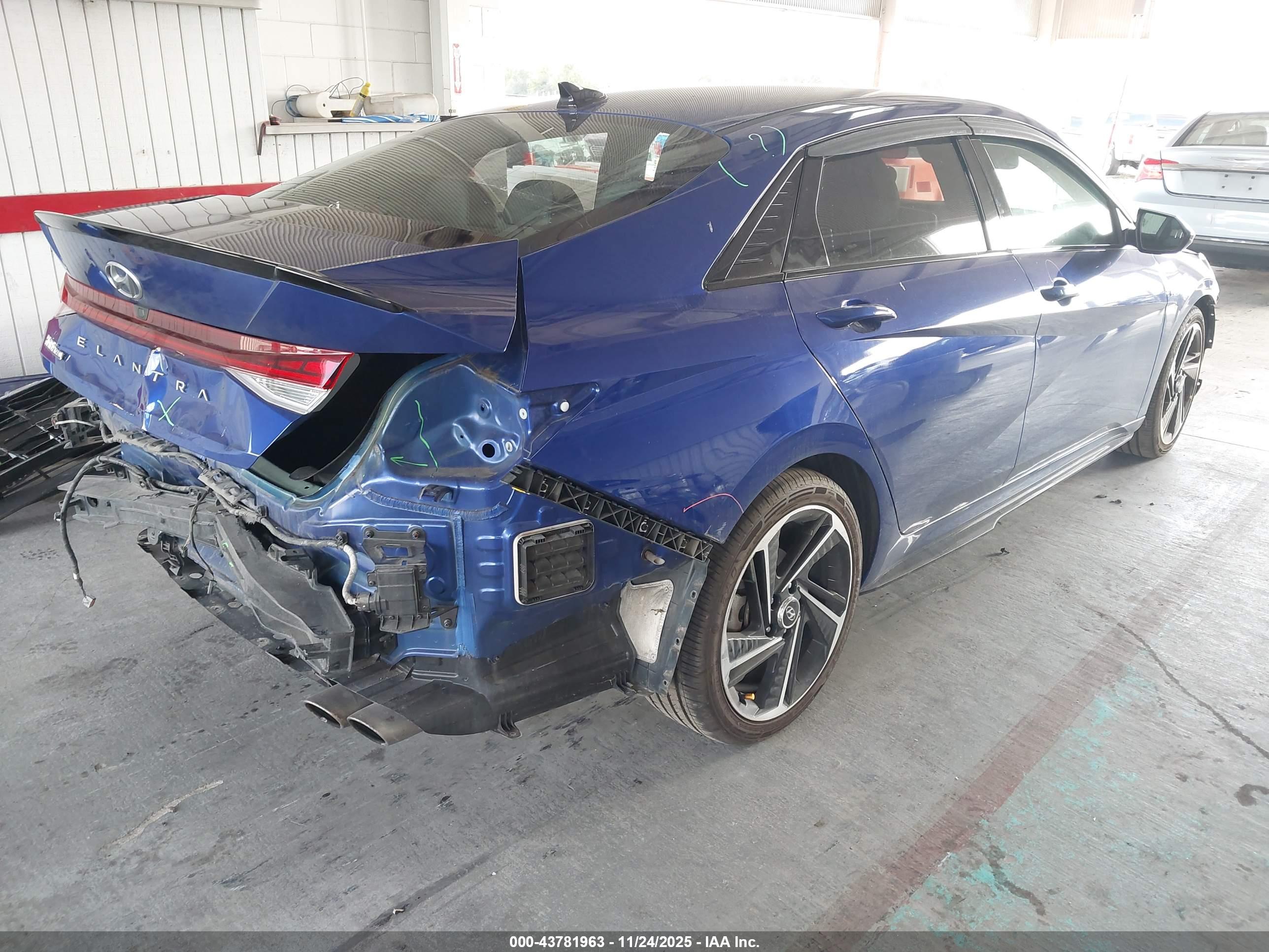 HYUNDAI ELANTRA image 4