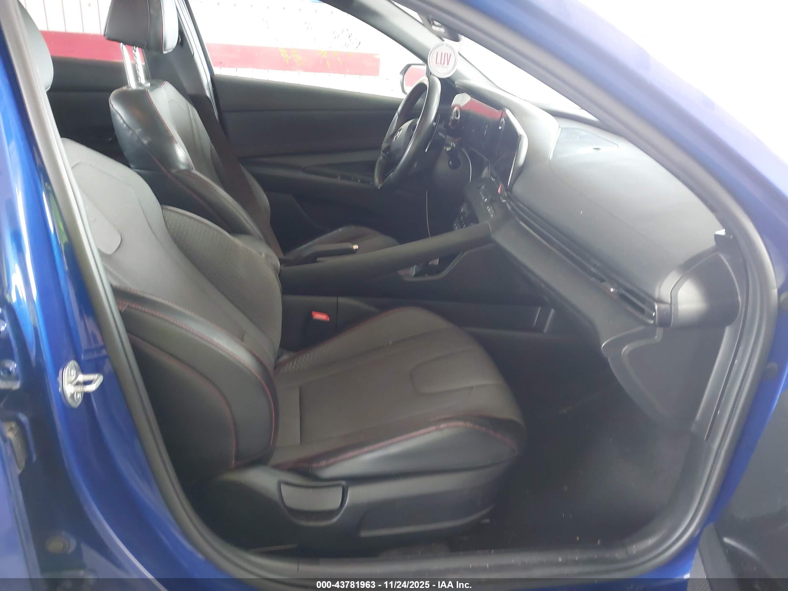 HYUNDAI ELANTRA image 5