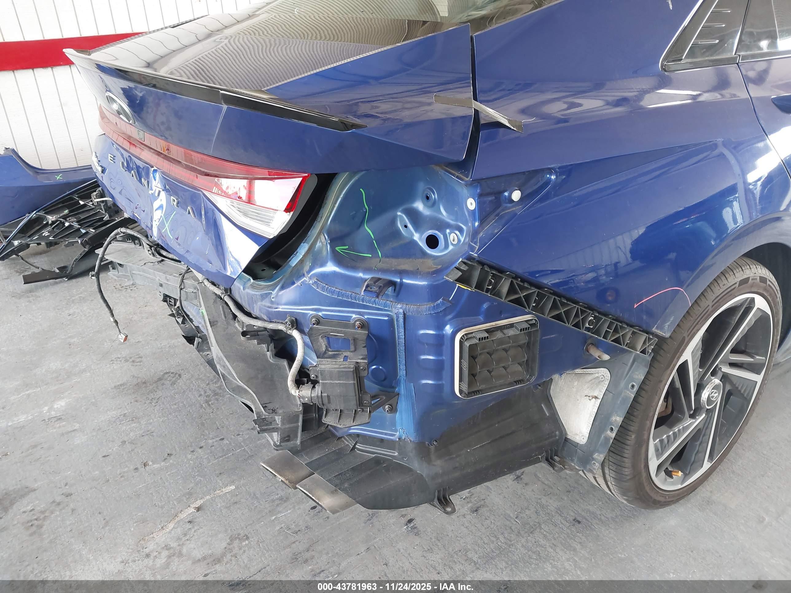 HYUNDAI ELANTRA image 6