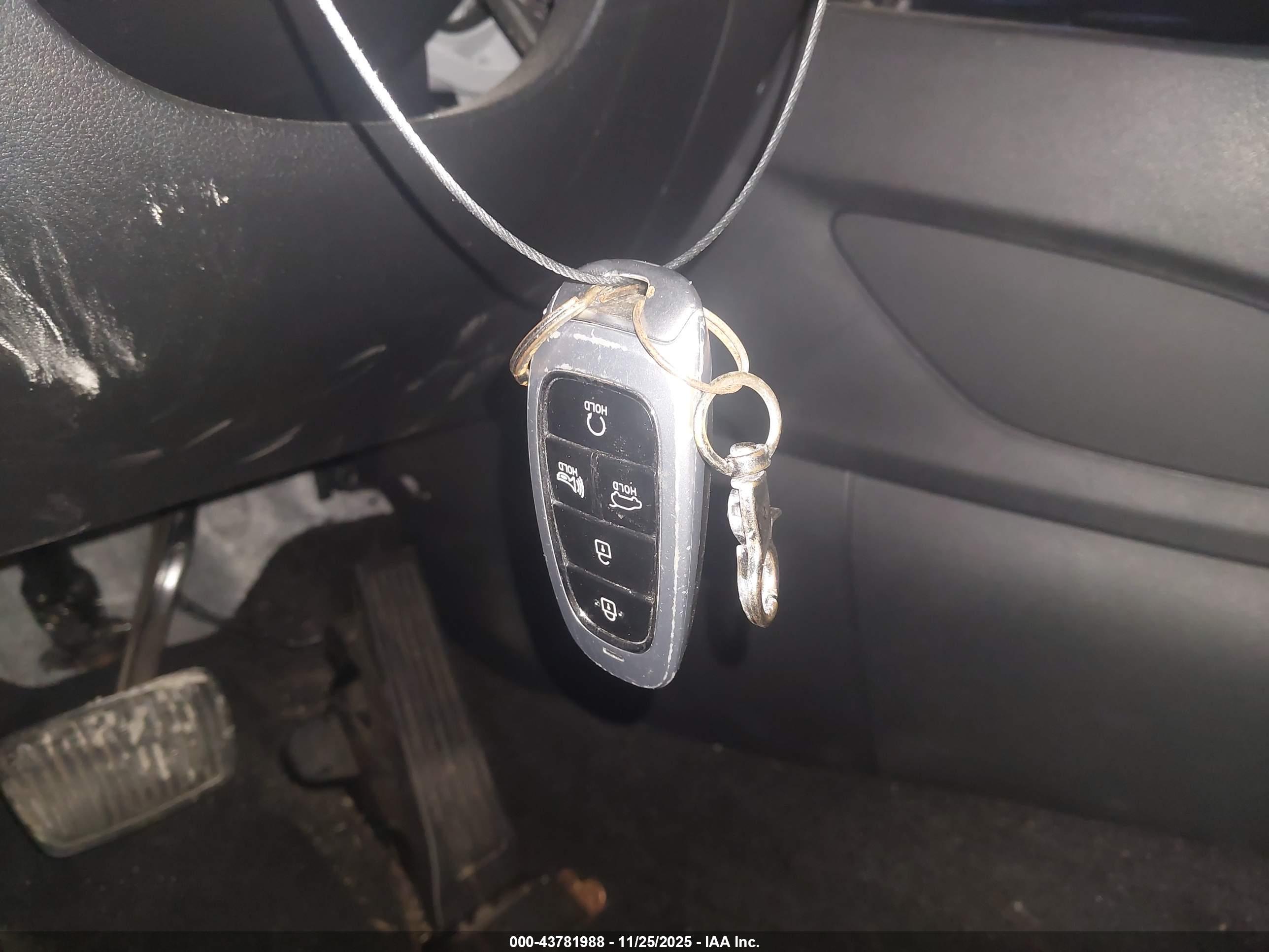 HYUNDAI TUCSON image 11