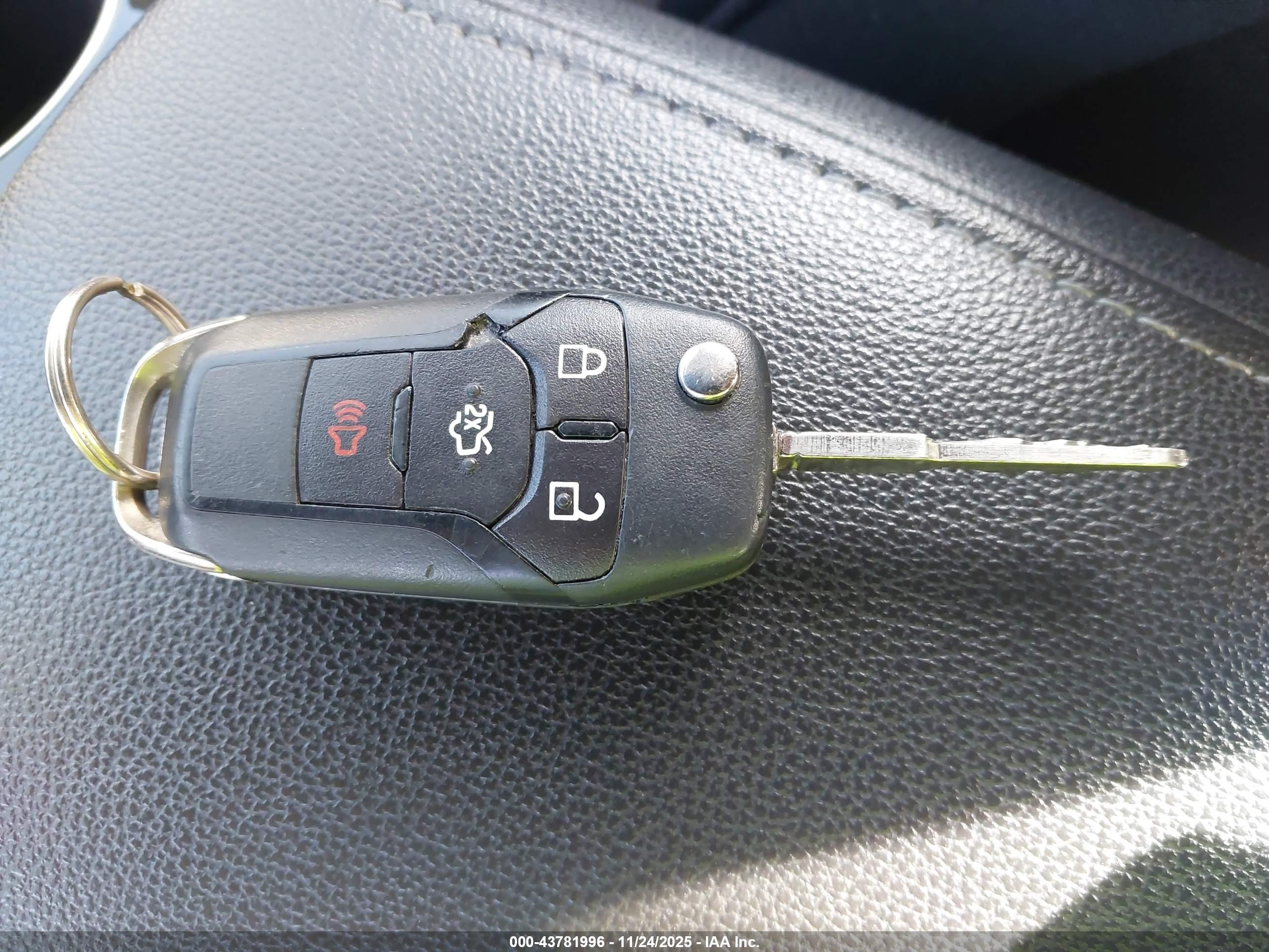 FORD FUSION image 11