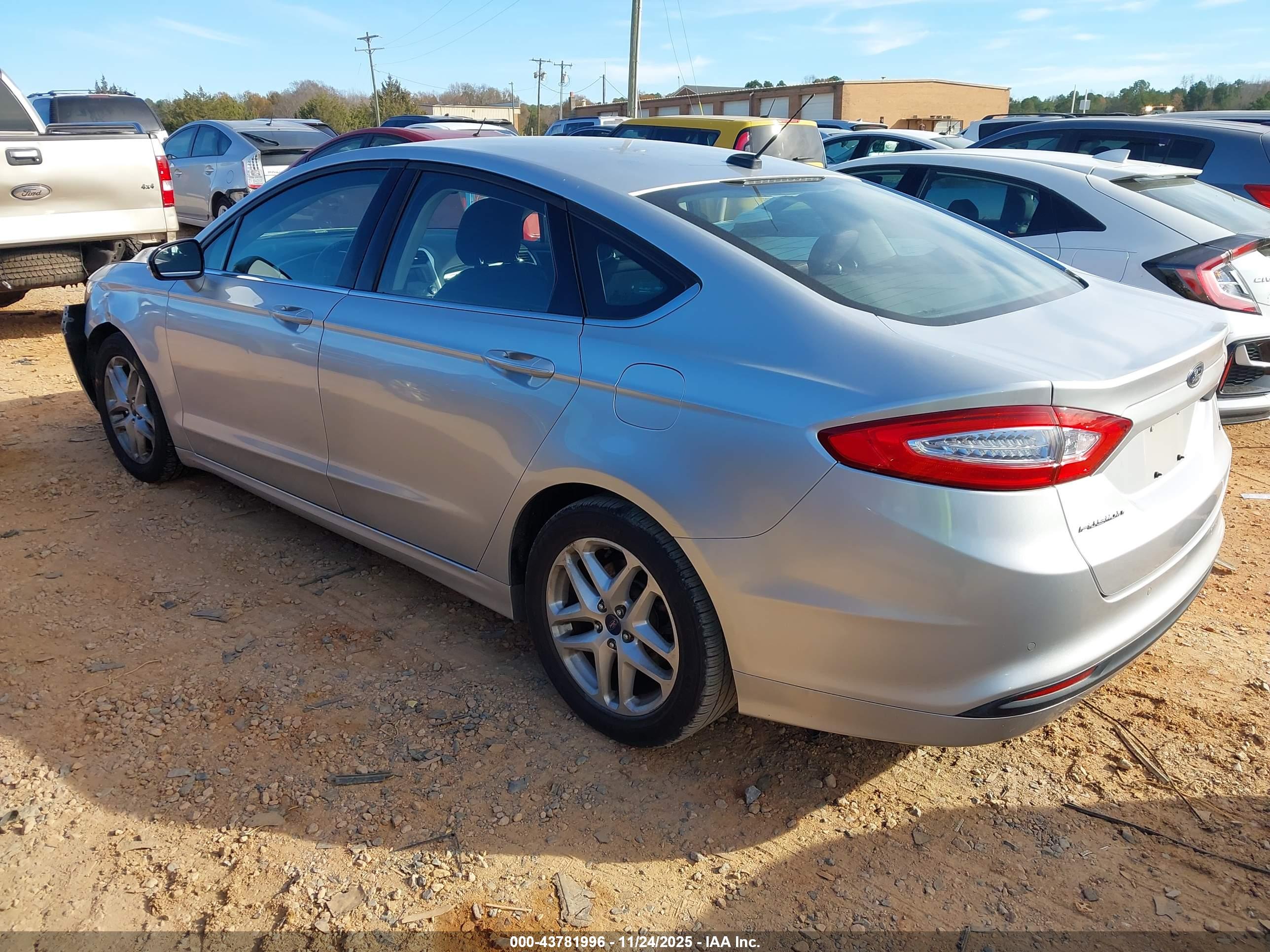 FORD FUSION image 3