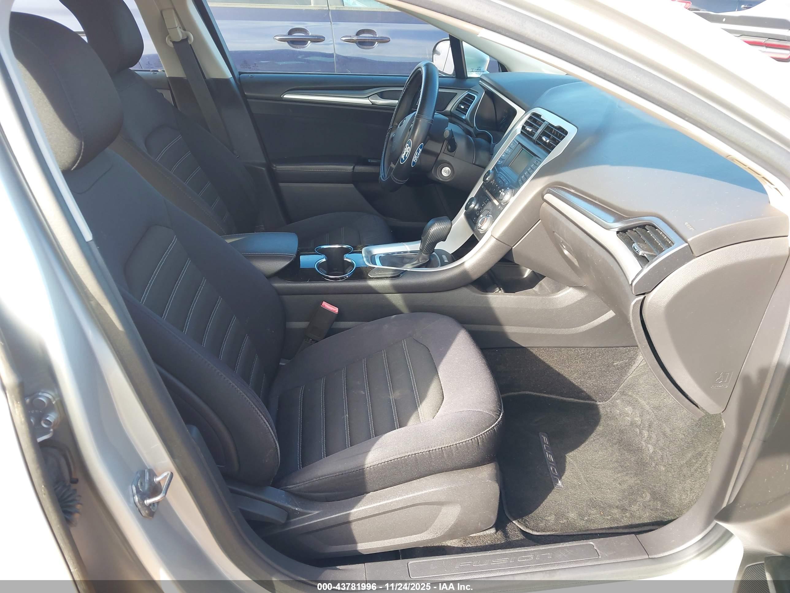 FORD FUSION image 5