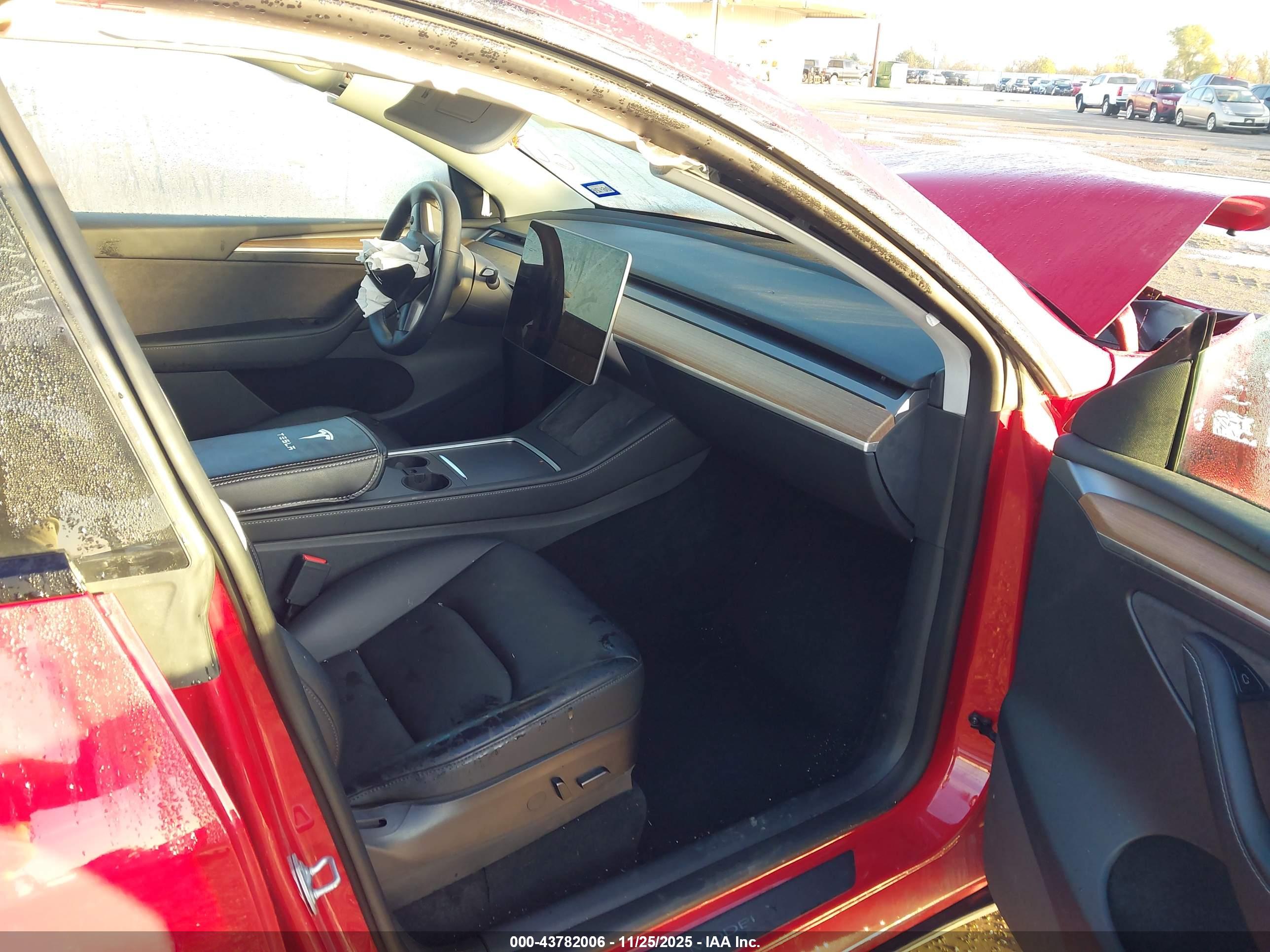 TESLA MODEL image 5