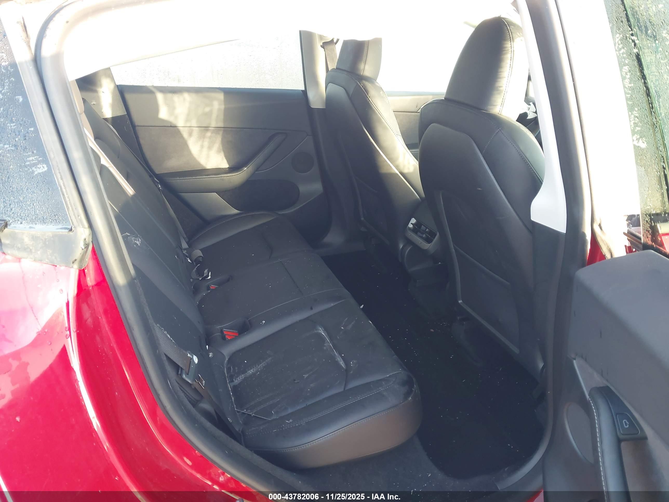 TESLA MODEL image 8