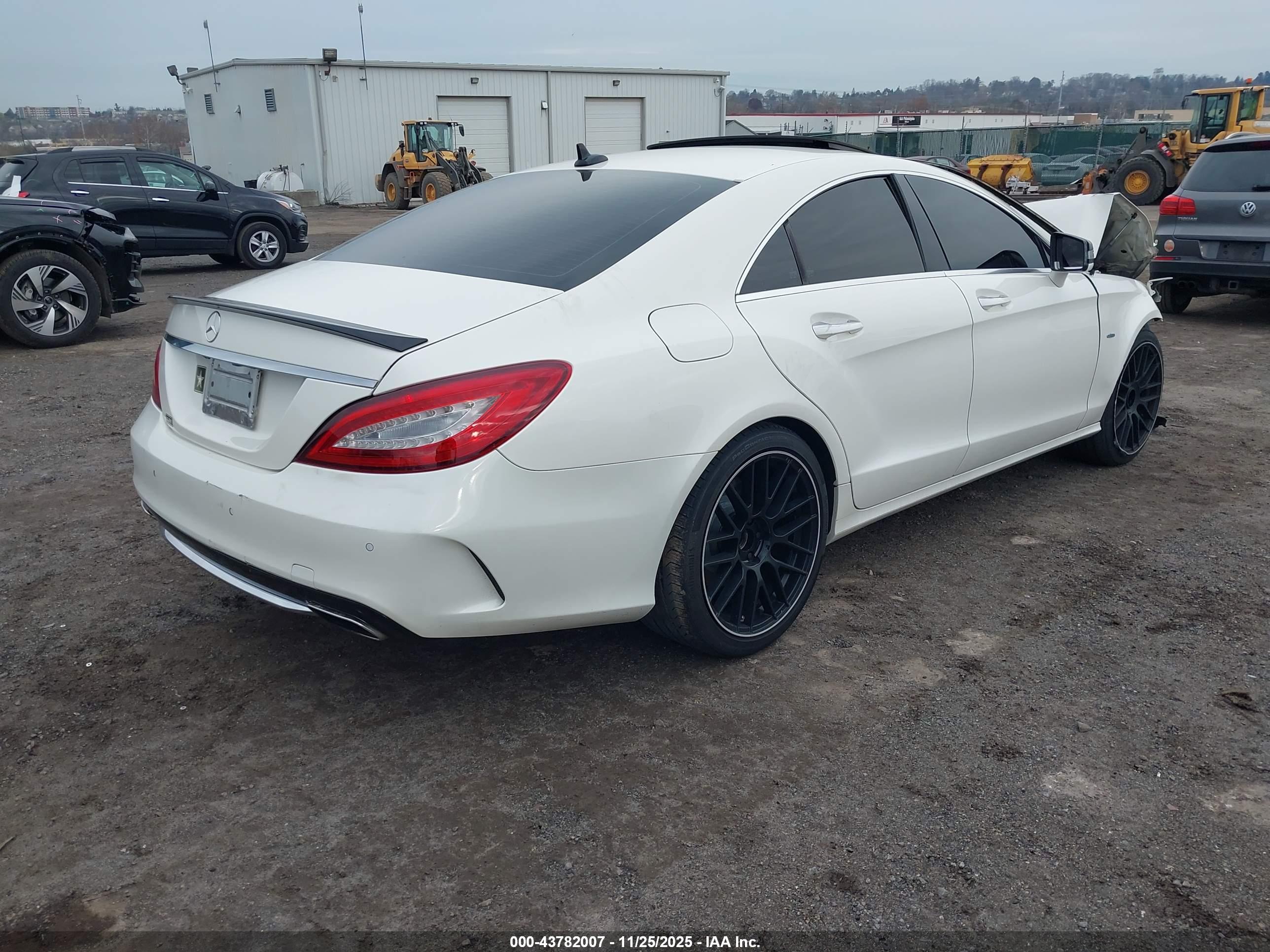 MERCEDES-BENZ CLS image 4