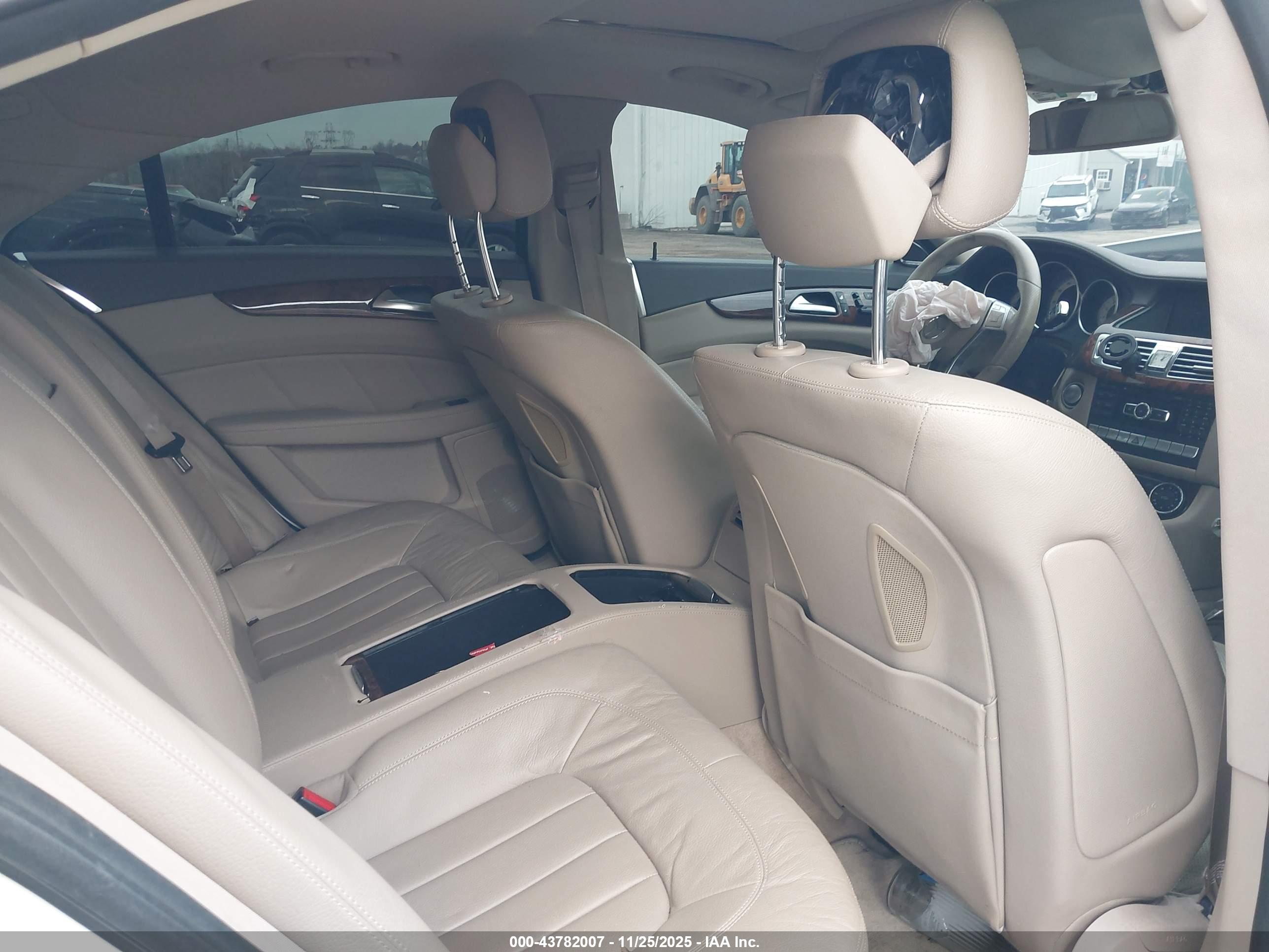 MERCEDES-BENZ CLS image 8