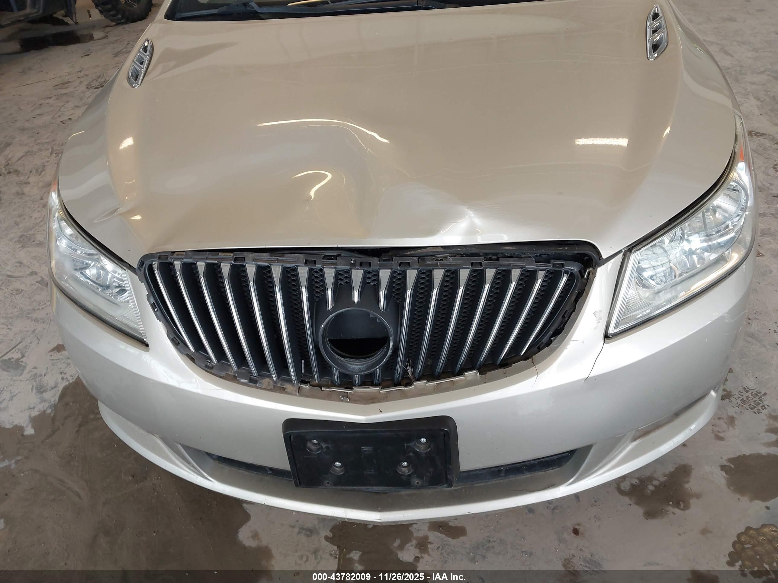 BUICK LACROSSE image 6