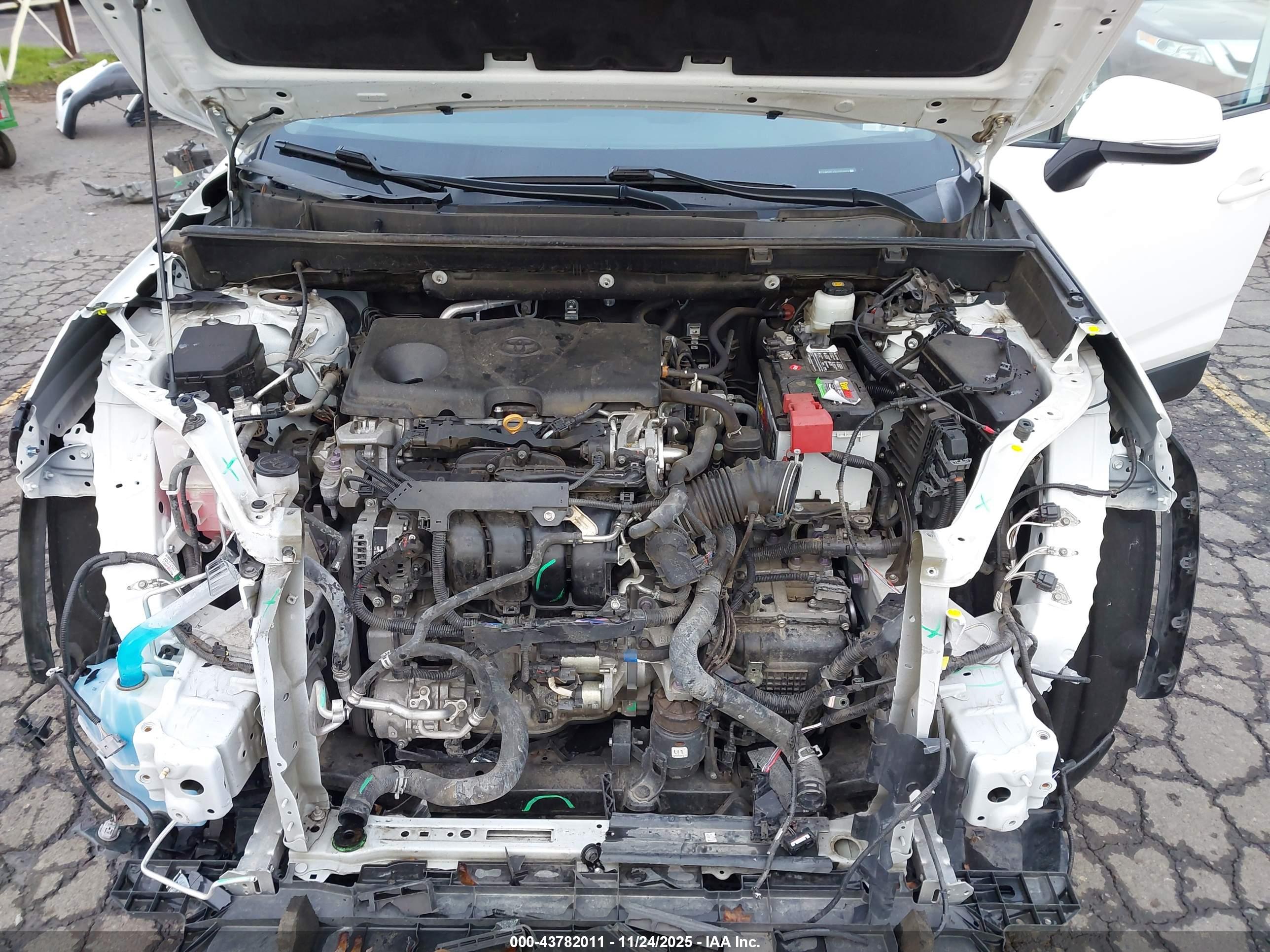 TOYOTA RAV4 image 10