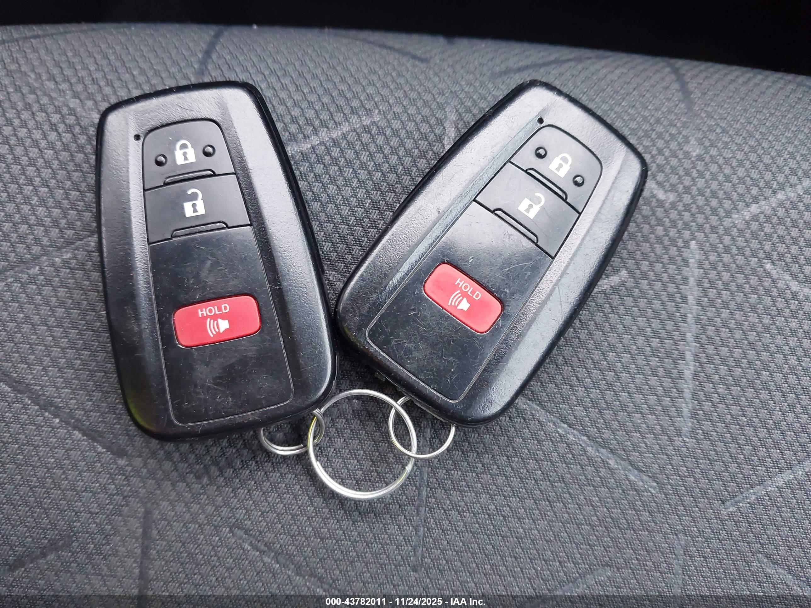 TOYOTA RAV4 image 11