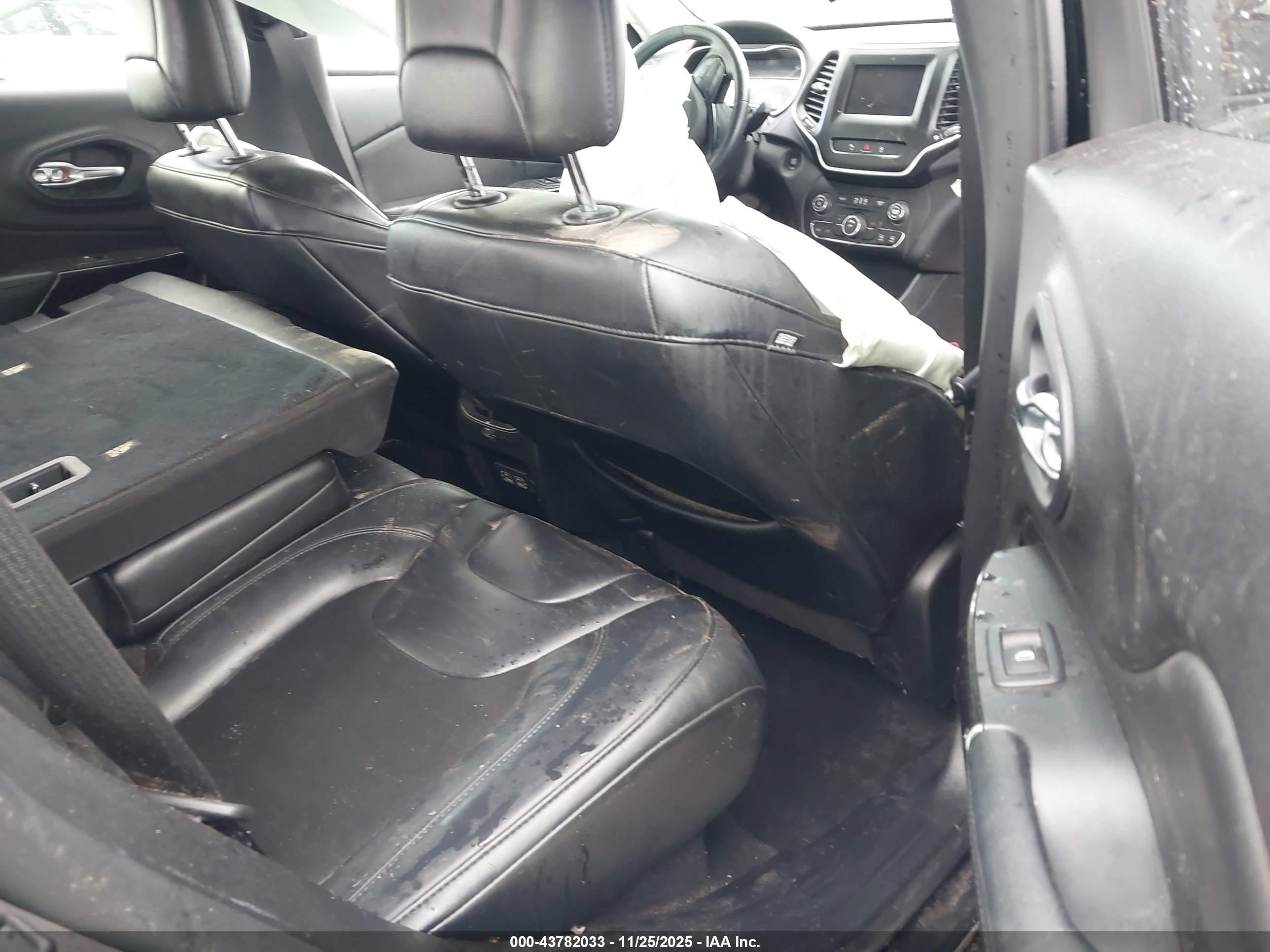 JEEP CHEROKEE image 8
