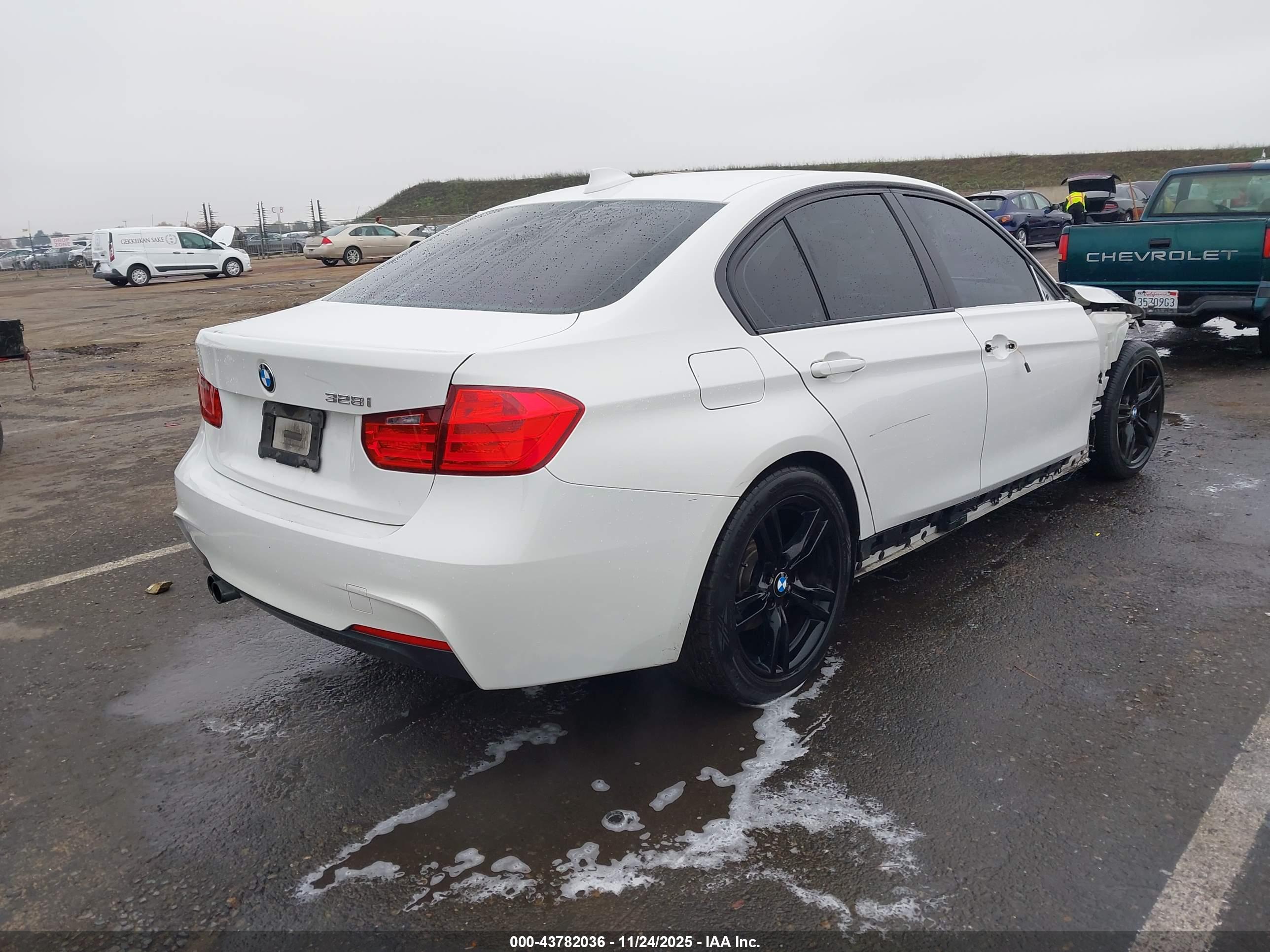 BMW 328I image 4