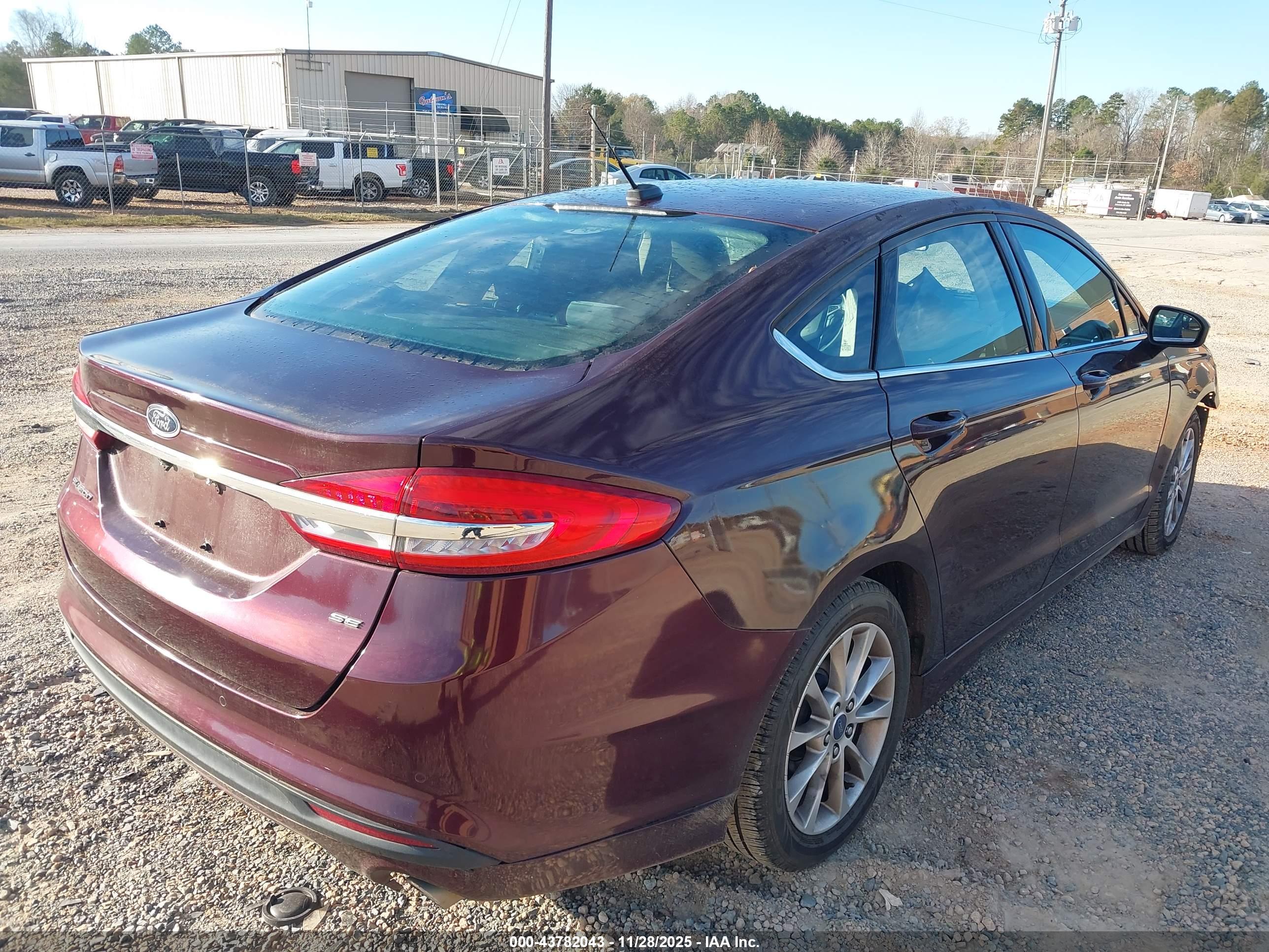 FORD FUSION image 4